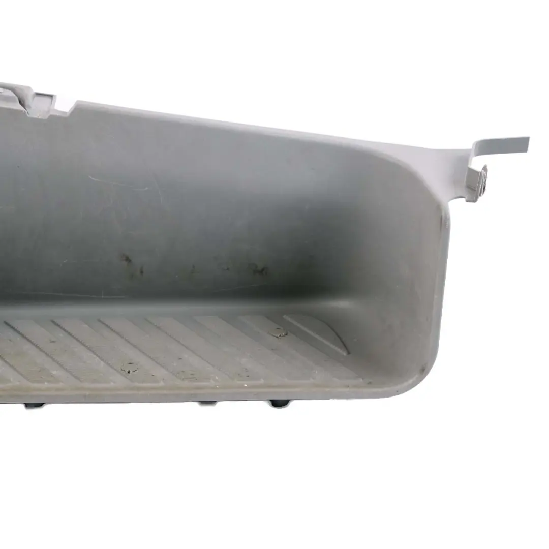 Peldaño de escalera izquierdo Panel embellecedor Art Gris para Mercedes Sprinter W906 con número de pieza A9066860010 Mercedes Sprinter W906 Peldaño de escalera izquierdo Panel embellecedor Art Gris - SKU A9066860010 - Número de pieza A9066860010