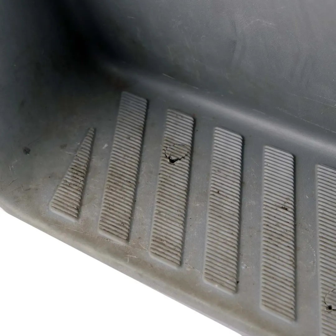 Mercedes Sprinter W906 Panneau de garniture de marche d'escalier gauche Art Grey - SKU A9066860010 - Numéro de pièce A9066860010