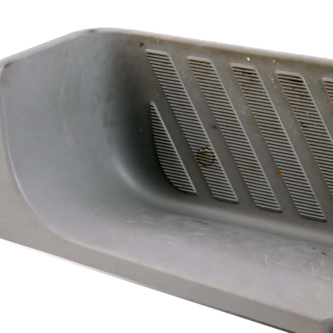 Peldaño de escalera izquierdo Panel embellecedor Art Gris para Mercedes Sprinter W906 con número de pieza A9066860010 Mercedes Sprinter W906 Peldaño de escalera izquierdo Panel embellecedor Art Gris - SKU A9066860010 - Número de pieza A9066860010