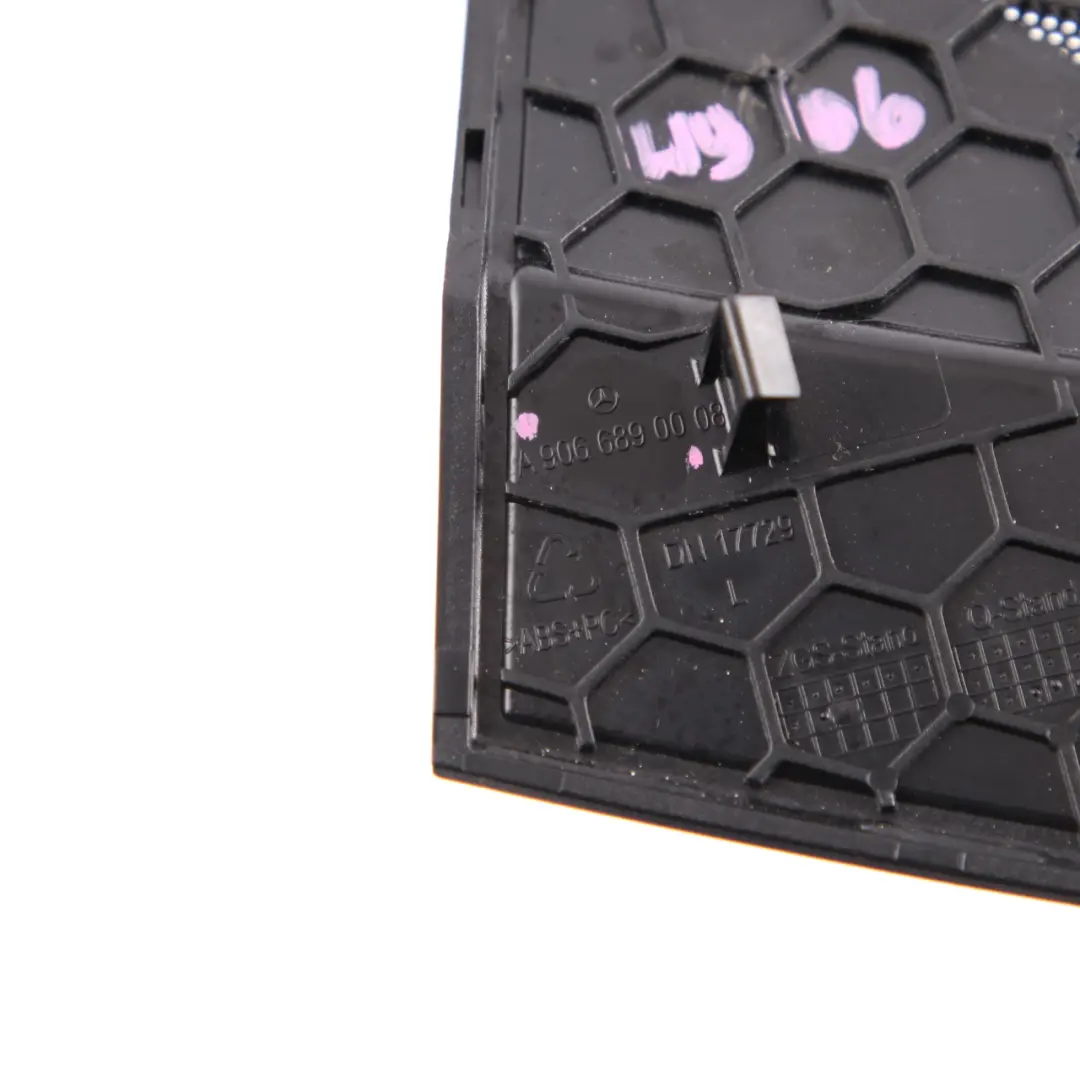 Links Lautsprecher Abdeckung Panel für Mercedes Sprinter W906 mit Teilenummer A9066890008 Mercedes Sprinter W906 Links Lautsprecher Abdeckung Panel - SKU A9066890008 - Teilenummer A9066890008