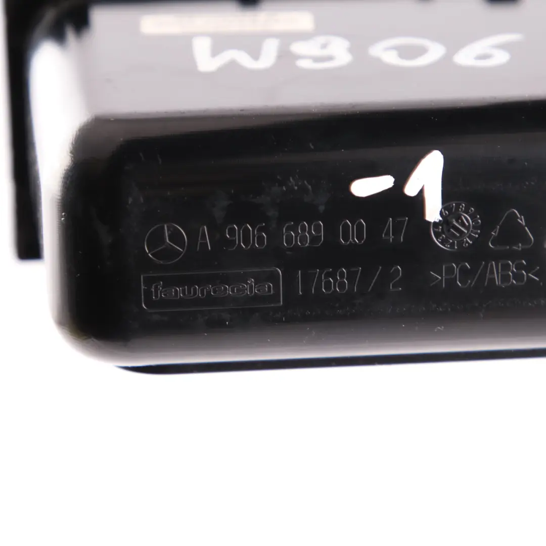 Mercedes Sprinter W906 Consola Cenicero Enchufe Embellecedor Bandeja - SKU A9066890047-1 - Número de pieza A9066890047