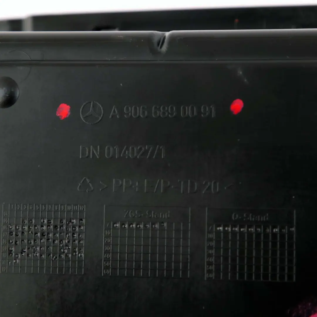 Salpicadero Compartimento Bandeja para Mercedes W906 con número de pieza A9066890091 Mercedes W906 Salpicadero Compartimento Bandeja - SKU A9066890091 - Número de pieza A9066890091