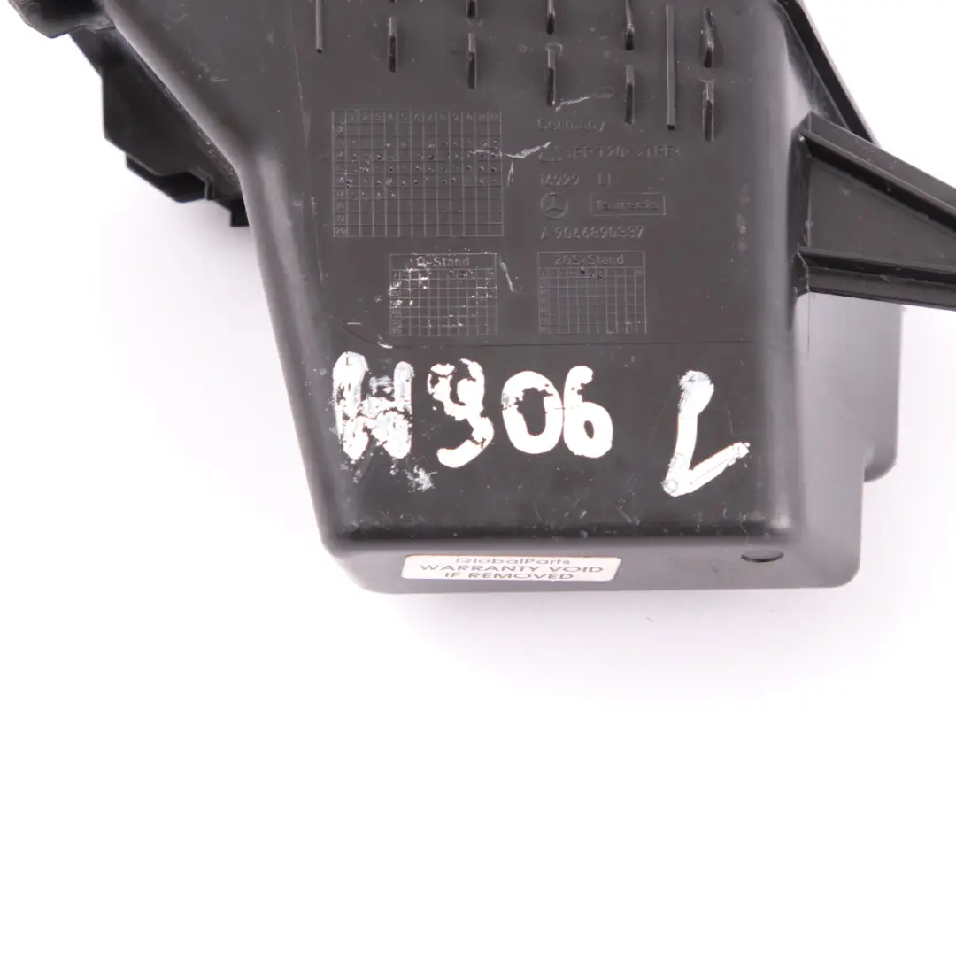 Dashboard Dash Links Air Vent Trim für Mercedes Sprinter W906 mit Teilenummer A9068302054 Mercedes Sprinter W906 Dashboard Dash Links Air Vent Trim - SKU A9066890337 - Teilenummer A9068302054