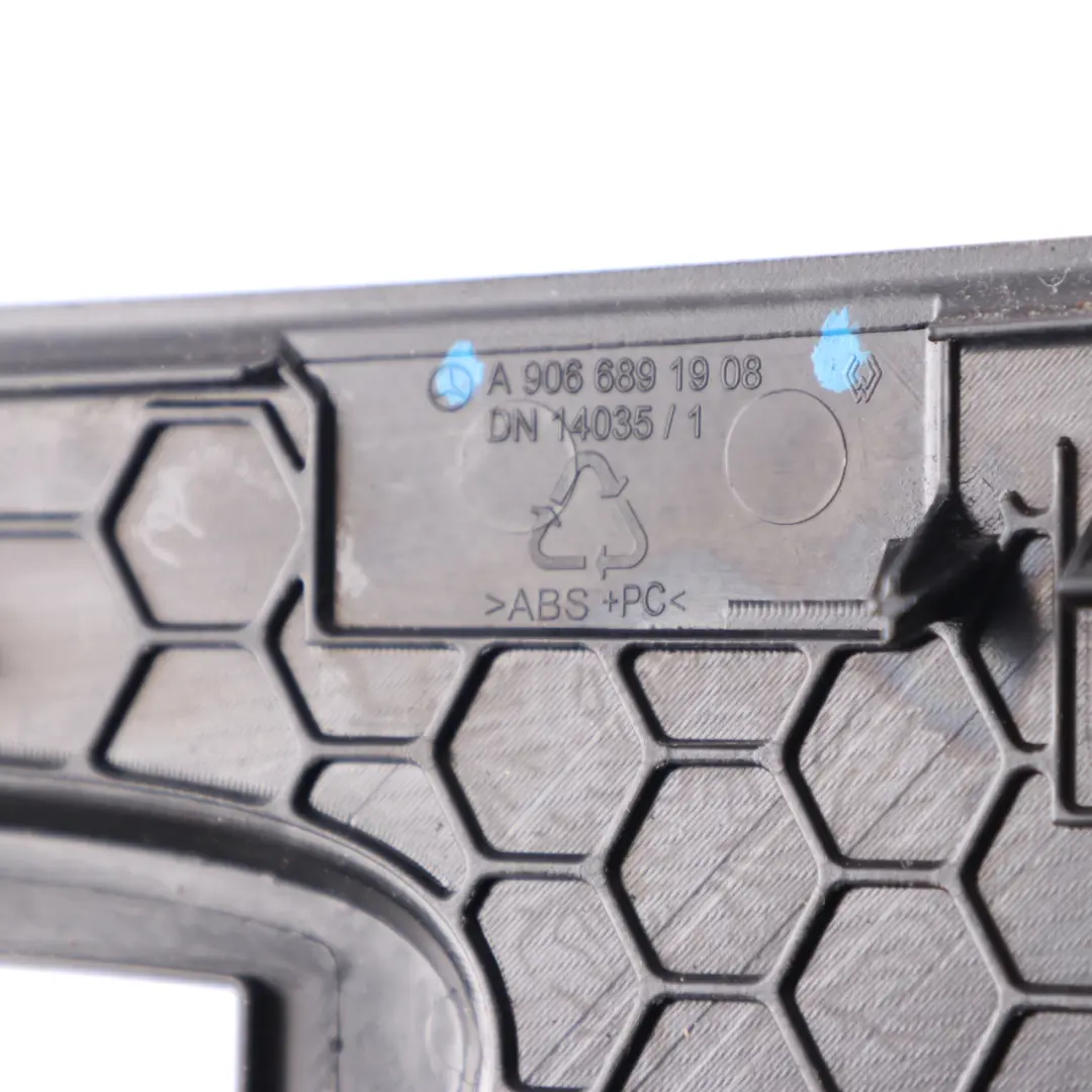 Parcheggio Distanza Copertura altoparlante Cruscotto per Mercedes W906 con numero di parte A9066891908 Mercedes W906 Parcheggio Distanza Copertura altoparlante Cruscotto - SKU A9066891908 - Numero di parte A9066891908