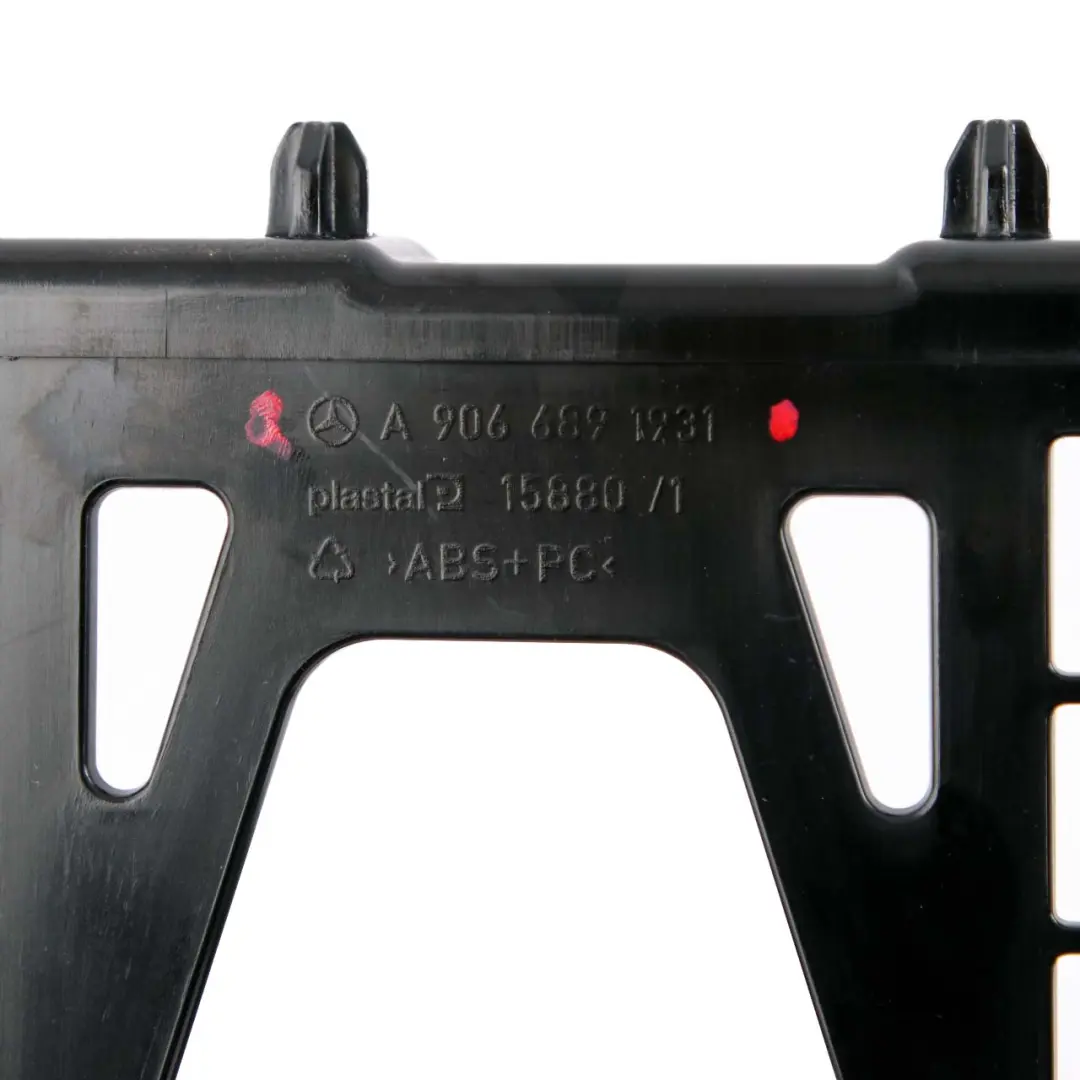 Mercedes-Benz Sprinter W906 Supporto Radio Montaggio Alloggiamento per con numero di parte A9066891931 Mercedes-Benz Sprinter W906 Supporto Radio Montaggio Alloggiamento - SKU A9066891931 - Numero di parte A9066891931