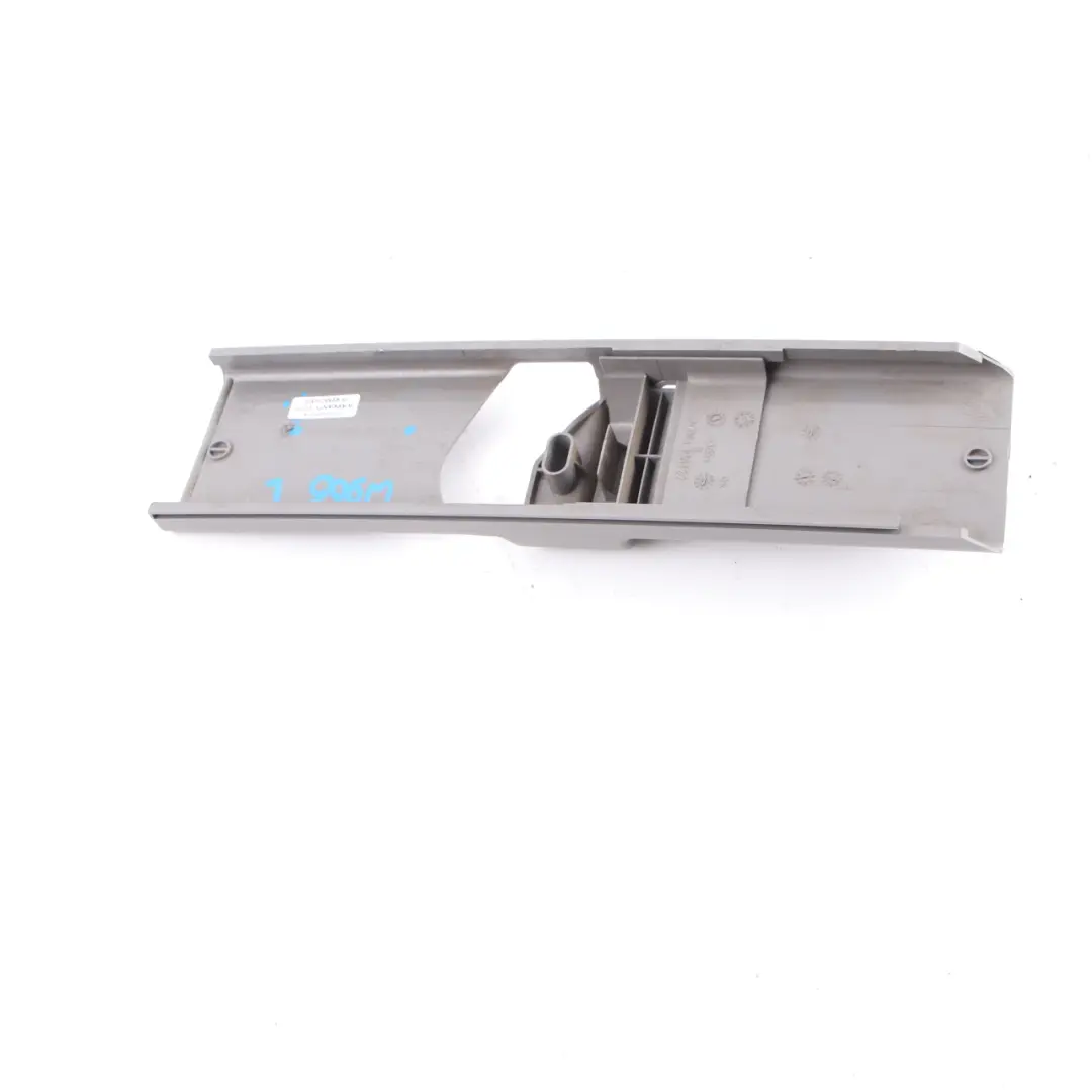 B-Säule Trim Abdeckung Panel grau links für Mercedes Sprinter W906 mit Teilenummer A9066900007 Mercedes Sprinter W906 B-Säule Trim Abdeckung Panel grau links - SKU A9066900007 - Teilenummer A9066900007