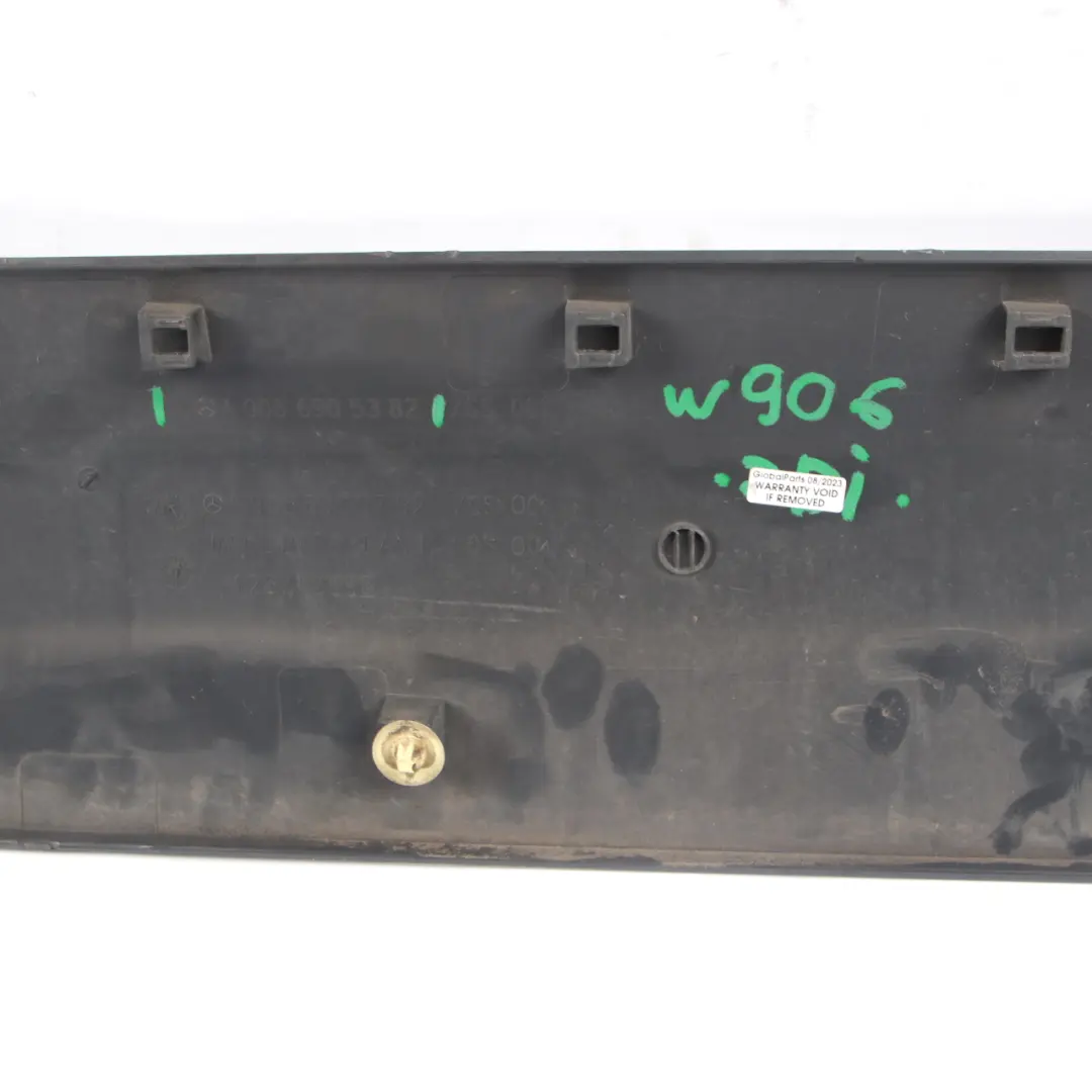 Rail de Garniture Porte Coulissante Arriere Gauche pour Mercedes Sprinter W906 à propos du numéro de pièce A9066900762 Mercedes Sprinter W906 Rail de Garniture Porte Coulissante Arriere Gauche - SKU A9066900762 - Numéro de pièce A9066900762