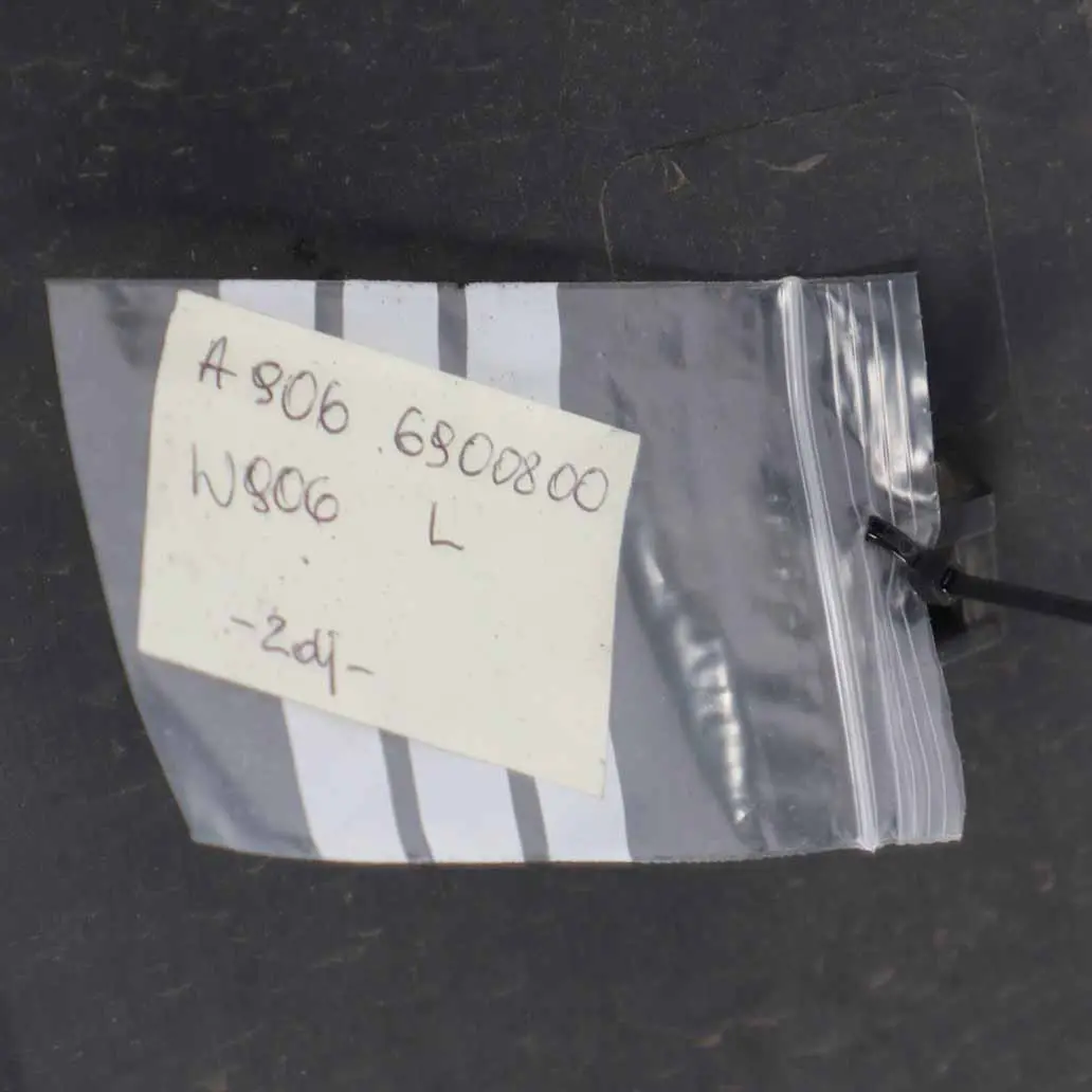 Moulure de Porte Mercedes Sprinter W906 Côté Gauche Cache Panneau pour à propos du numéro de pièce A9066900800 Moulure de Porte Mercedes Sprinter W906 Côté Gauche Cache Panneau - SKU A9066900800 - Numéro de pièce A9066900800