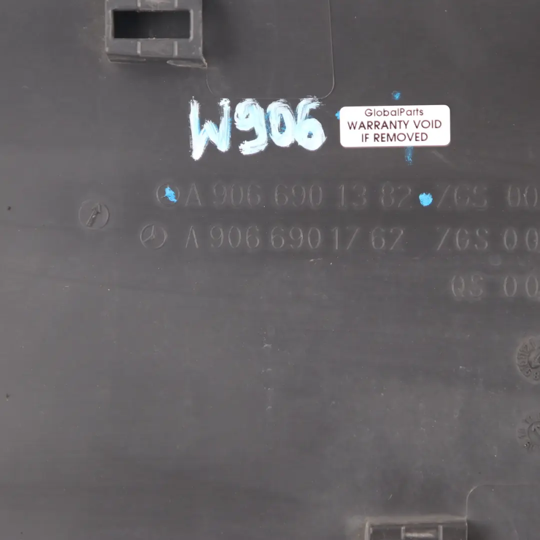 Moulure de Porte Arrière Gauche Bande de Protection pour Mercedes Sprinter W906 à propos du numéro de pièce A9066901382 Mercedes Sprinter W906 Moulure de Porte Arrière Gauche Bande de Protection - SKU A9066901382 - Numéro de pièce A9066901382