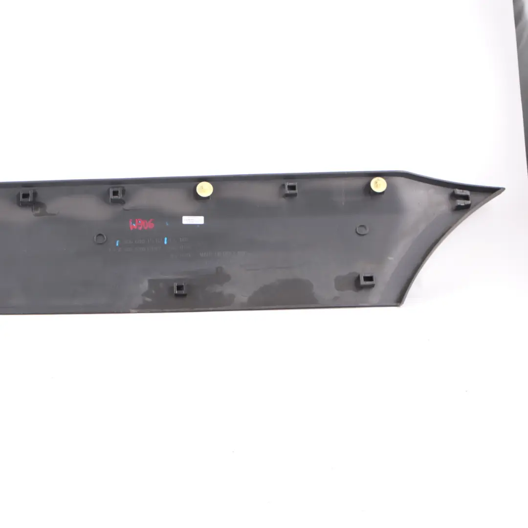 Moldura Puerta Trasera Izquierda Cubre Listón para Mercedes Sprinter W906 con número de pieza A9066901582 Mercedes Sprinter W906 Moldura Puerta Trasera Izquierda Cubre Listón - SKU A9066901582 - Número de pieza A9066901582