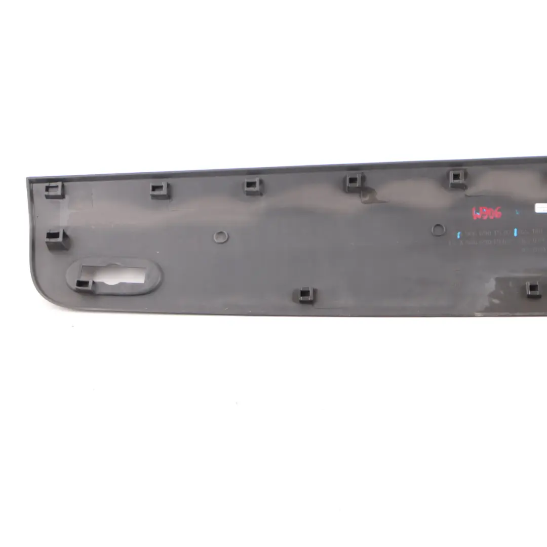 Mercedes Sprinter W906 Moldura Puerta Trasera Izquierda Cubre Listón - SKU A9066901582 - Número de pieza A9066901582