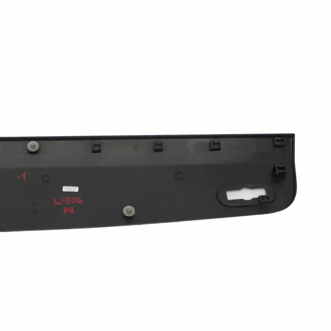 Modanatura laterale posteriore destra per Mercedes Sprinter W906 con numero di parte A9066901682 Mercedes Sprinter W906 Modanatura laterale posteriore destra - SKU A9066901682-1 - Numero di parte A9066901682