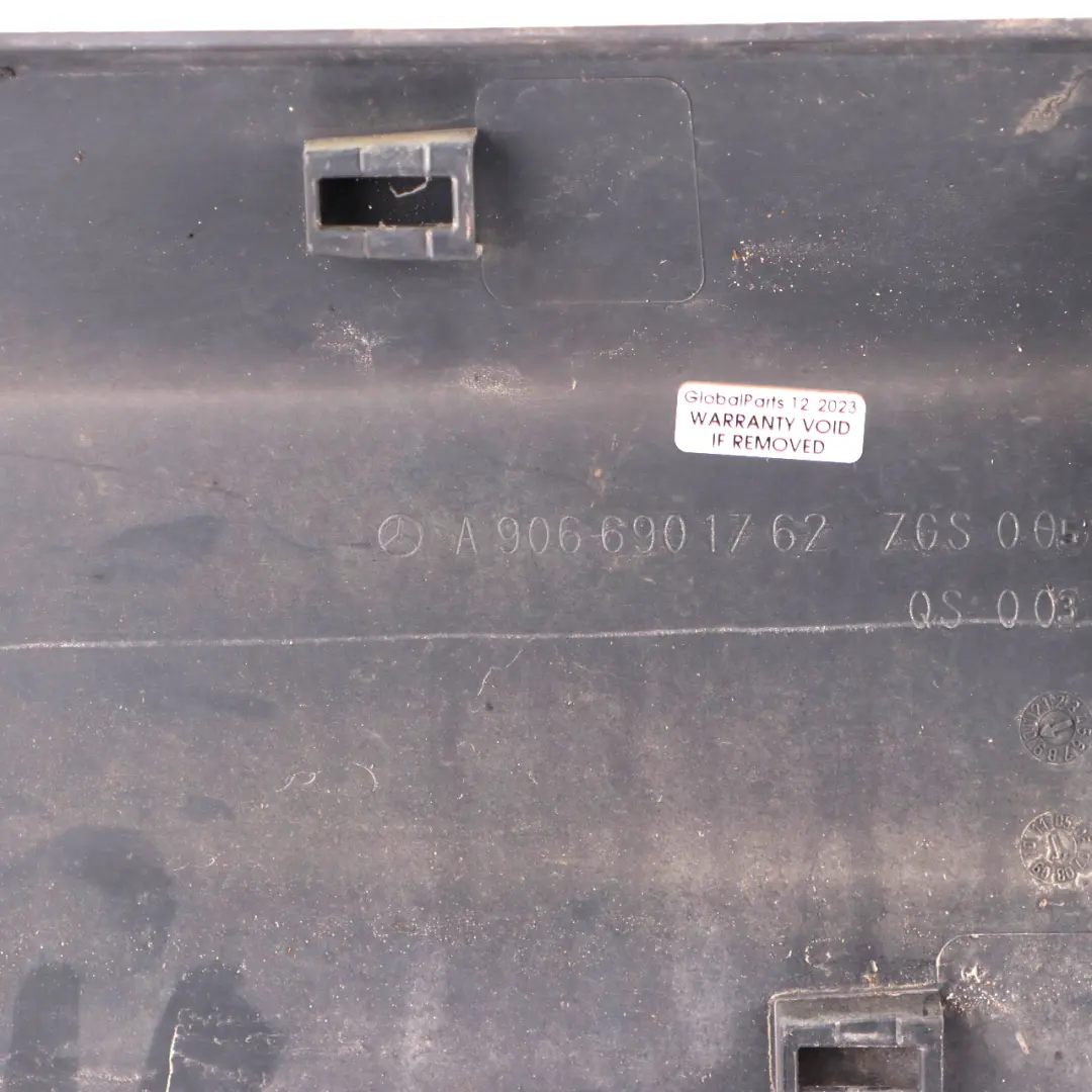 Moldura Puerta Trasera Izquierda Cubre Listón A9066901582 para Mercedes Sprinter W906 con número de pieza A9066901762 Mercedes Sprinter W906 Moldura Puerta Trasera Izquierda Cubre Listón A9066901582 - SKU A9066901762 - Número de pieza A9066901762