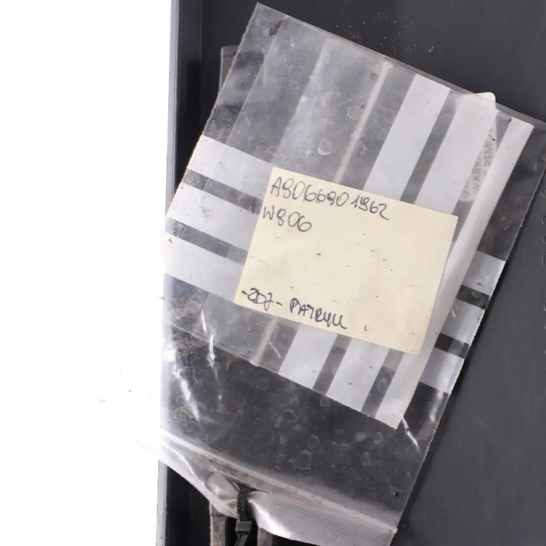 Türleiste hinten links Abdeckleiste für Mercedes Sprinter W906 mit Teilenummer A9066901962 Mercedes Sprinter W906 Türleiste hinten links Abdeckleiste - SKU A9066901962 - Teilenummer A9066901962