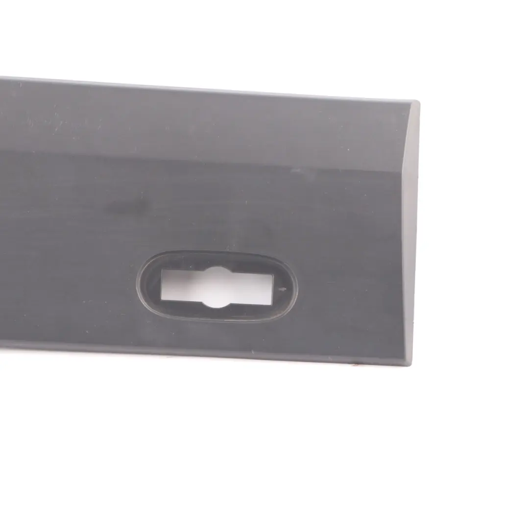 Mercedes-Benz Sprinter W906 Cubierta de moldura de puerta corredera derecha para con número de pieza A9066902682 Mercedes-Benz Sprinter W906 Cubierta de moldura de puerta corredera derecha - SKU A9066902682 - Número de pieza A9066902682