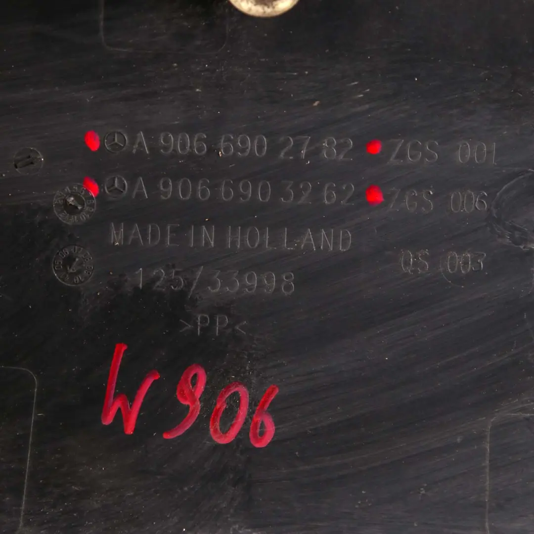 Listwa Tył Lewa Panelu Lampka Obrysówka do Mercedes Sprinter W906 o numerze A9066902782 Mercedes Sprinter W906 Listwa Tył Lewa Panelu Lampka Obrysówka - SKU A9066902782 - Numer Części A9066902782