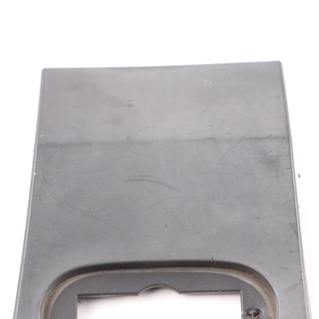 Puerta Delantera Izquierda Tapa Embellecedor Lateral para Mercedes W906 con número de pieza A9066903062 Mercedes W906 Puerta Delantera Izquierda Tapa Embellecedor Lateral - SKU A9066903062 - Número de pieza A9066903062