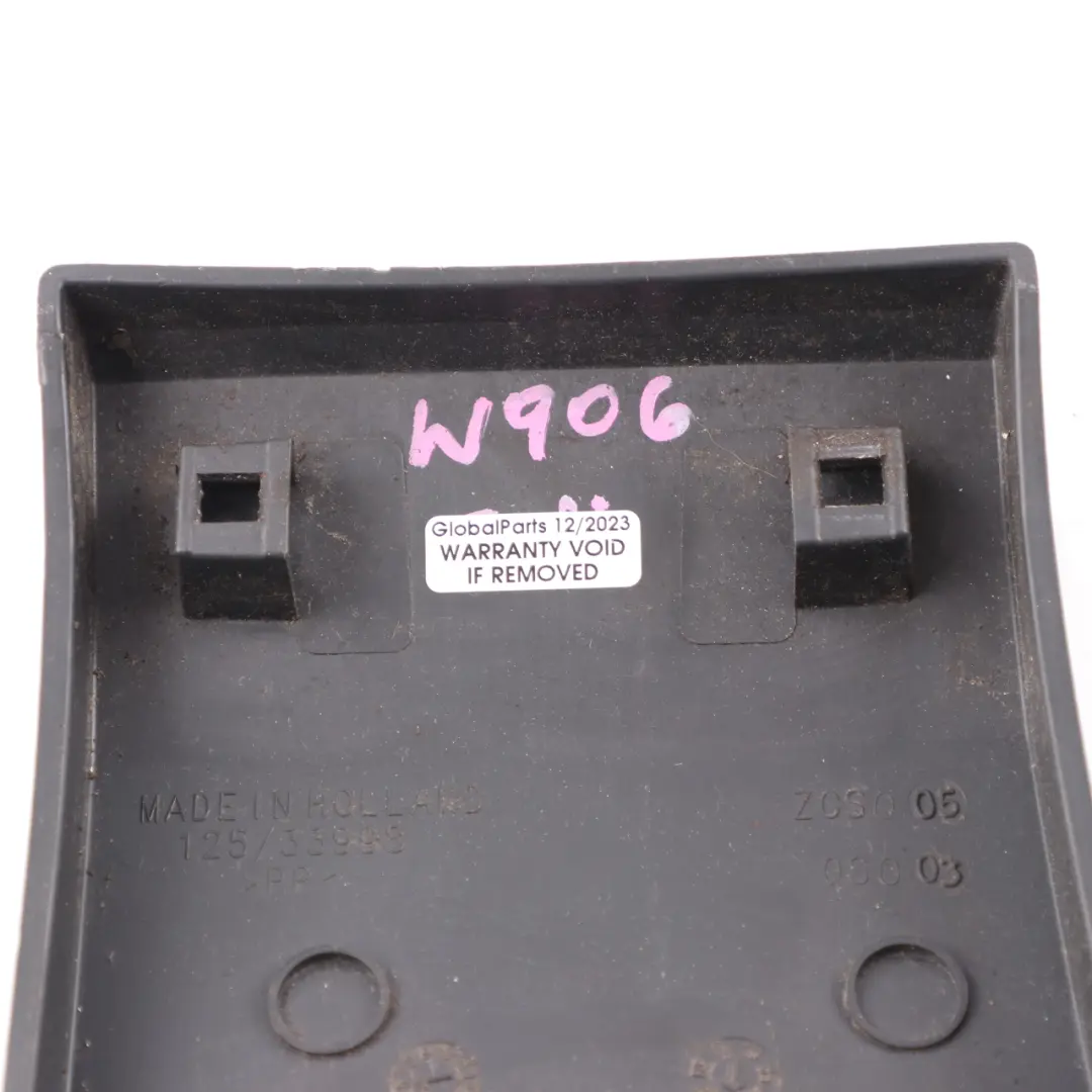 Puerta Delantera Izquierda Tapa Embellecedor Lateral para Mercedes W906 con número de pieza A9066903062 Mercedes W906 Puerta Delantera Izquierda Tapa Embellecedor Lateral - SKU A9066903062 - Número de pieza A9066903062