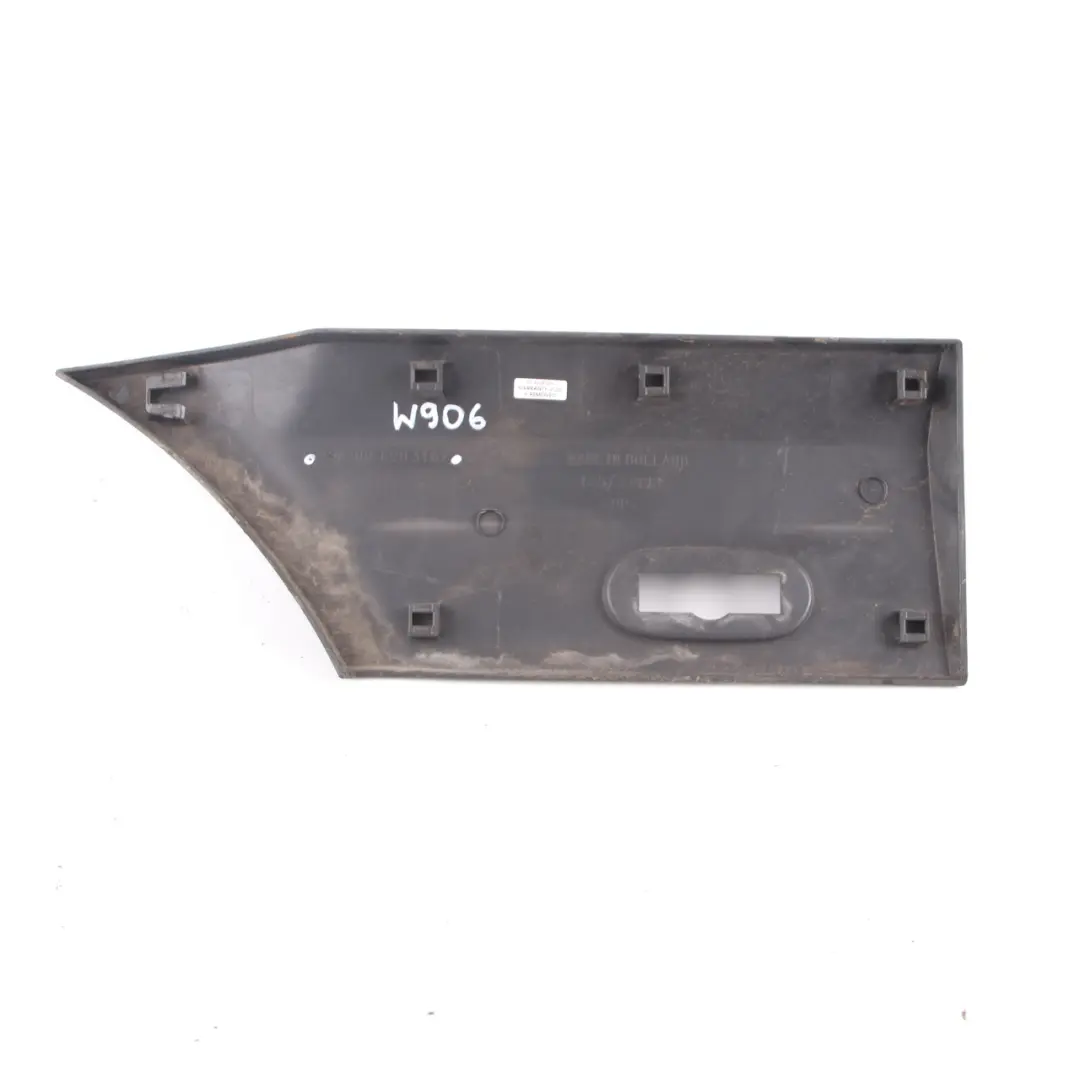 Listwa Osłona Zaślepka Boczna Lewy Tył do Mercedes W906 o numerze A9066903162 Mercedes W906 Listwa Osłona Zaślepka Boczna Lewy Tył - SKU A9066903162 - Numer Części A9066903162