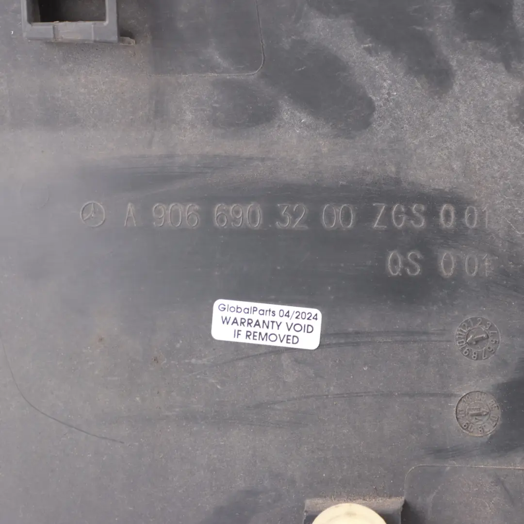 Quarter Moulding Hinten Links Trim Cover für Mercedes Sprinter W906 mit Teilenummer A9066903200 Mercedes Sprinter W906 Quarter Moulding Hinten Links Trim Cover - SKU A9066903200 - Teilenummer A9066903200