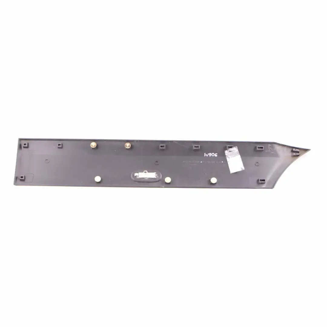 Cuarto de moldura trasera derecha Cubierta para Mercedes Sprinter W906 con número de pieza A9066903300 Mercedes Sprinter W906 Cuarto de moldura trasera derecha Cubierta - SKU A9066903300 - Número de pieza A9066903300