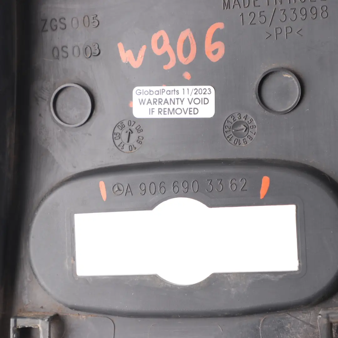 Striscia protettiva laterale modanatura destra per Mercedes Sprinter W906 con numero di parte A9066903362 Mercedes Sprinter W906 Striscia protettiva laterale modanatura destra - SKU A9066903362 - Numero di parte A9066903362