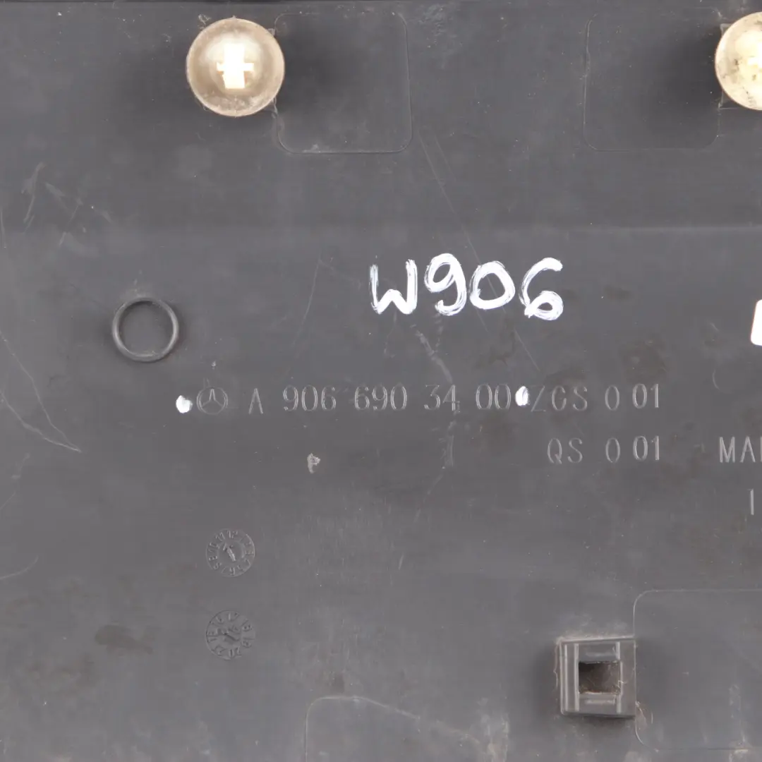 Moldura Trasera Izquierda Cubierta para Mercedes Sprinter W906 con número de pieza A9066903400 Mercedes Sprinter W906 Moldura Trasera Izquierda Cubierta - SKU A9066903400 - Número de pieza A9066903400