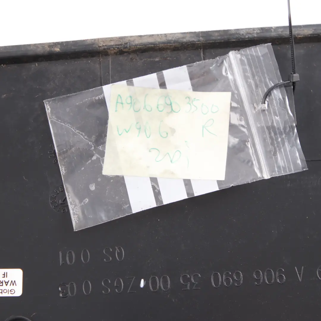 Moulure de Quartier Arrière Droite Trim Cover pour Mercedes Sprinter W906 à propos du numéro de pièce A9066903500 Mercedes Sprinter W906 Moulure de Quartier Arrière Droite Trim Cover - SKU A9066903500 - Numéro de pièce A9066903500