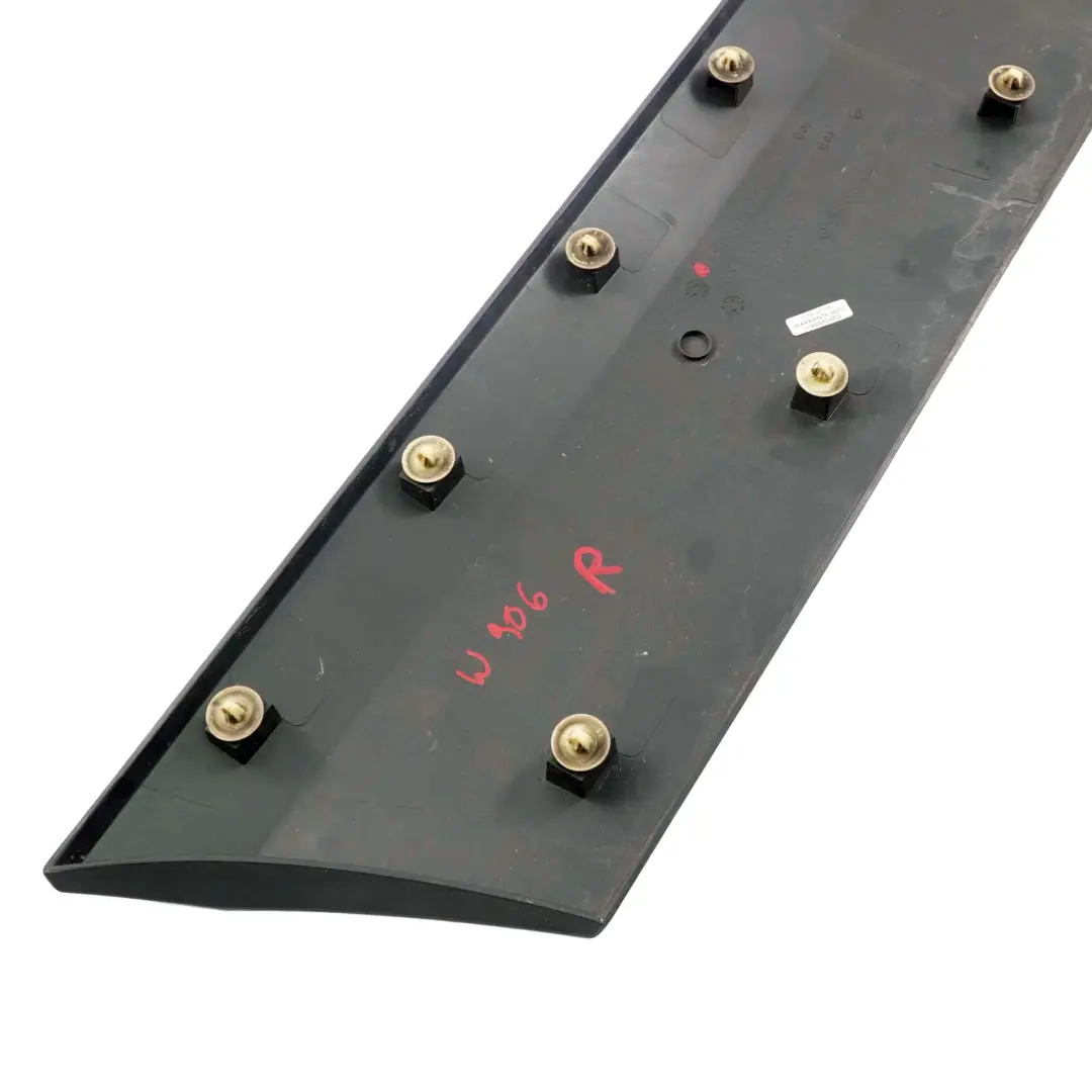 Listwa Drzwi Prawo do Mercedes Sprinter W906 o numerze A9066905082 Mercedes Sprinter W906 Listwa Drzwi Prawo - SKU A9066905082 - Numer Części A9066905082