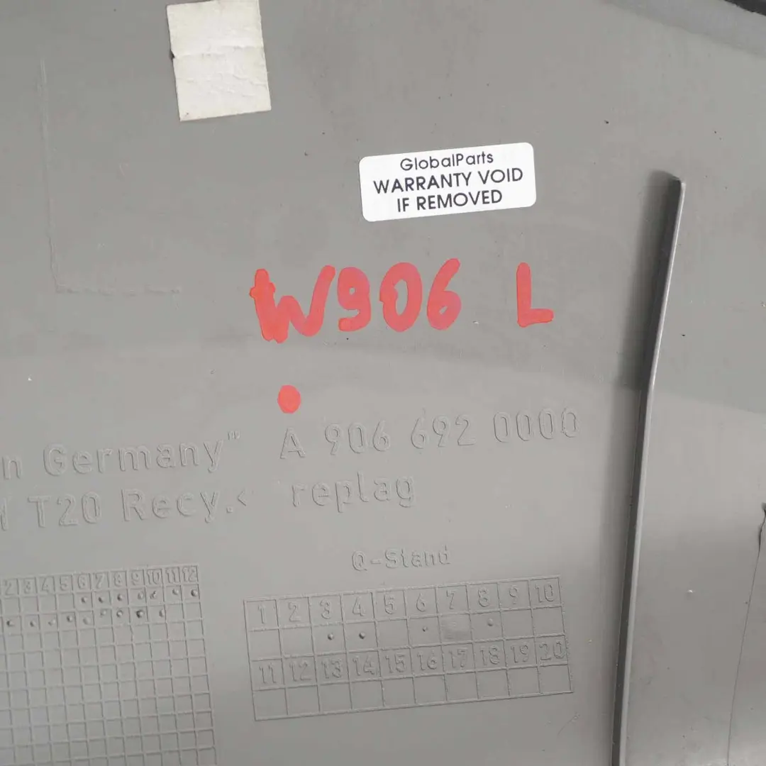 Mercedes W906 Embellecedor Delantero Izquierdo Tapa Pilar A Inferior A9066880306 - SKU A9066920000 - Número de pieza A9066920000
