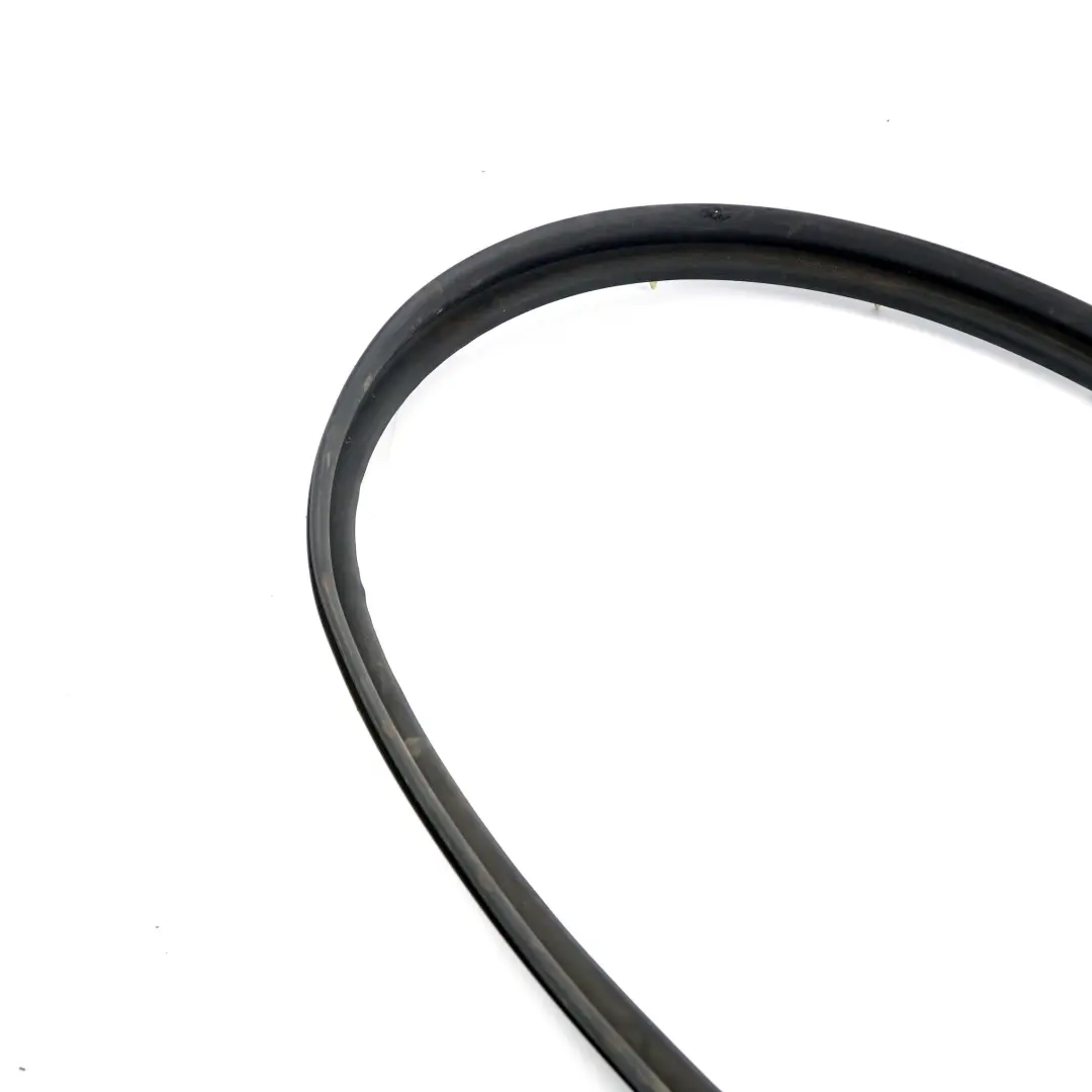 Joint d'étanchéité rail guidage vitre porte avant gauche pour Mercedes Sprinter W906 à propos du numéro de pièce A9066970898 Mercedes Sprinter W906 Joint d'étanchéité rail guidage vitre porte avant gauche - SKU A9066970898 - Numéro de pièce A9066970898