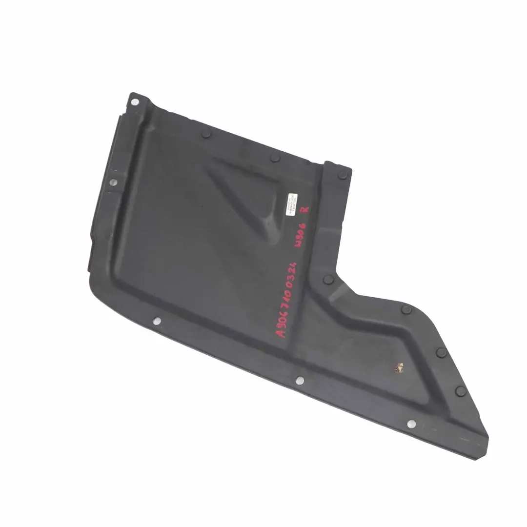 Mercedes Sprinter W906 Separador Trasero Tapa Superior Derecho - SKU A9067100324 - Número de pieza A9067100324
