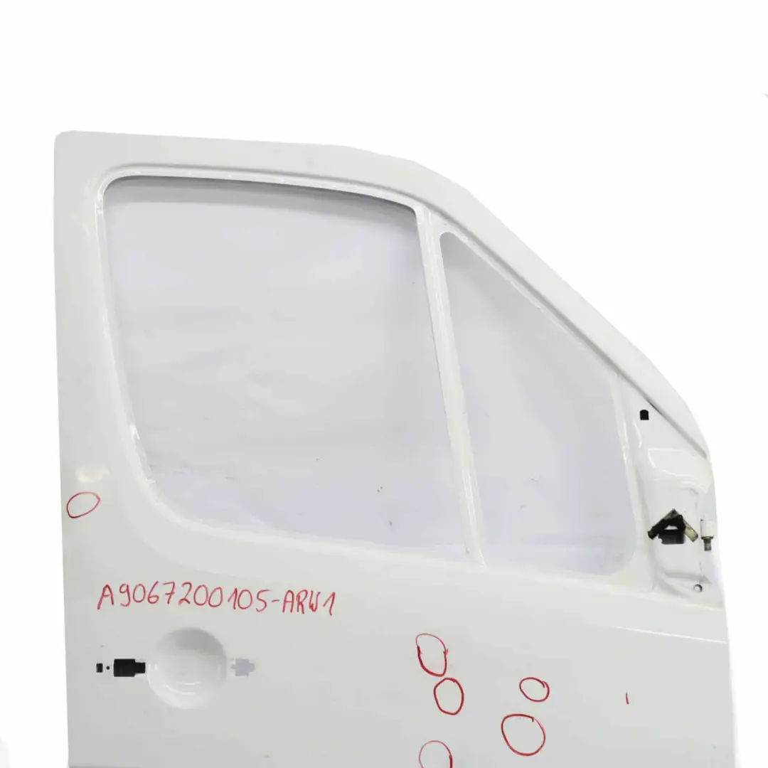 Drzwi Prawe Przednie Białe do Mercedes Sprinter W906 o numerze A9067200105 Mercedes Sprinter W906 Drzwi Prawe Przednie Białe - SKU A9067200105-ARW1 - Numer Części A9067200105
