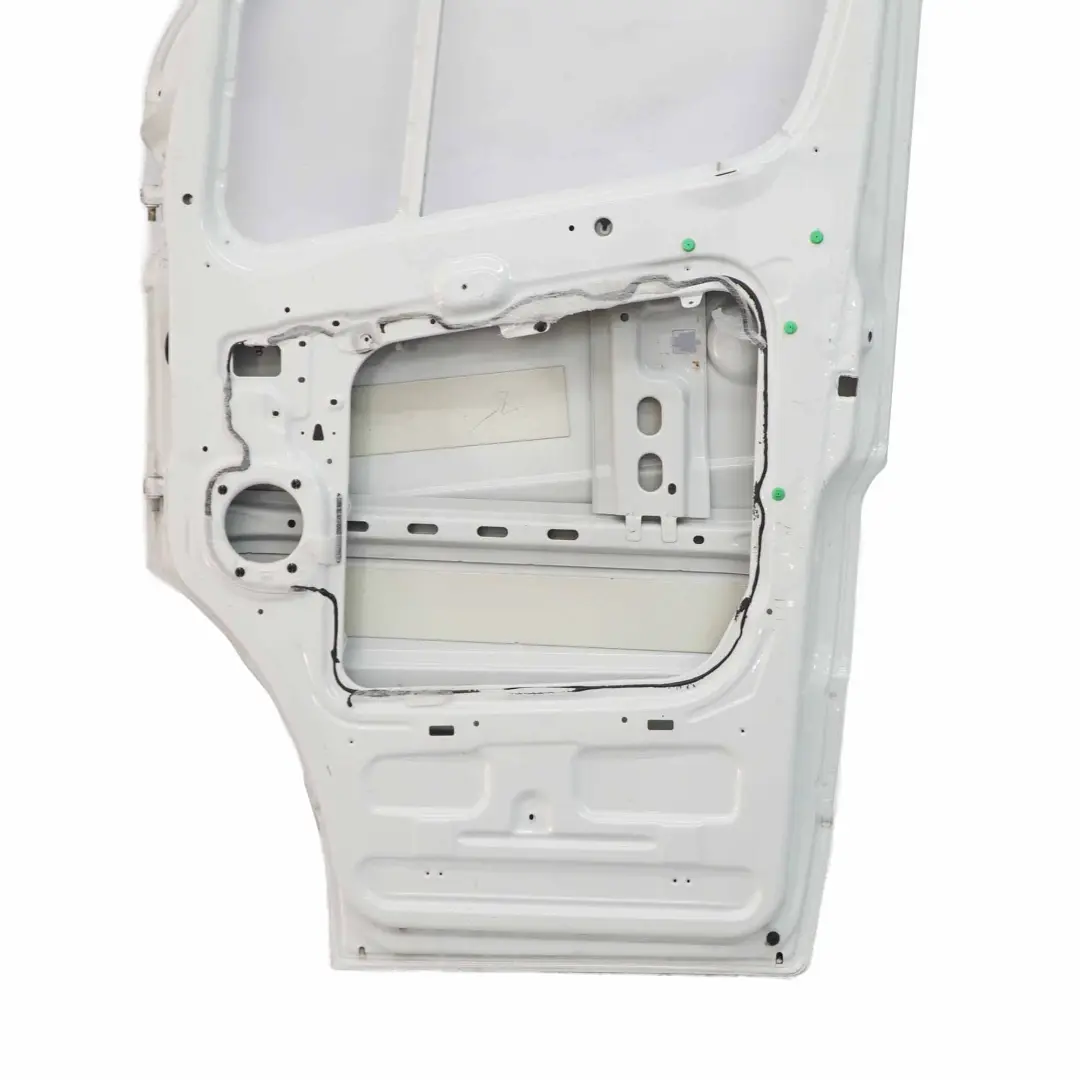 Drzwi Prawe Przednie Białe do Mercedes Sprinter W906 o numerze A9067200105 Mercedes Sprinter W906 Drzwi Prawe Przednie Białe - SKU A9067200105-ARW3 - Numer Części A9067200105