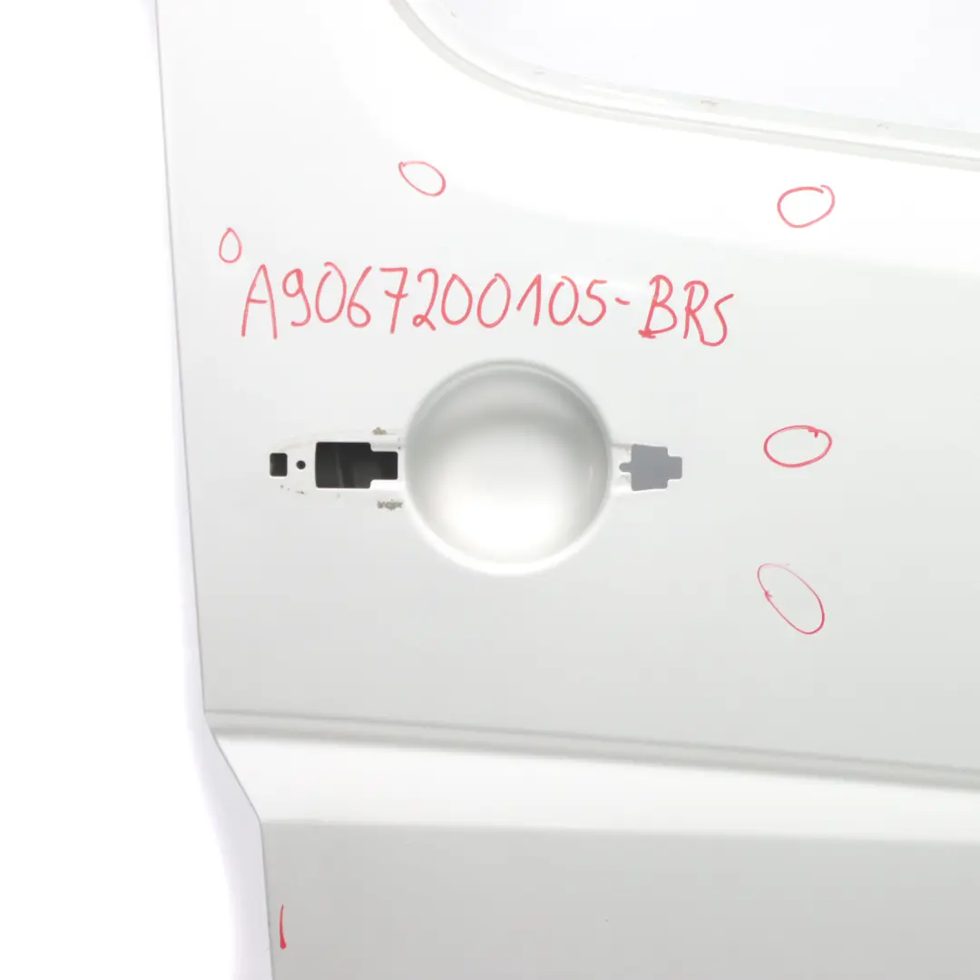 Drzwi Prawe Przednie Brilliant Silver Metallic 9744 do Mercedes Sprinter W906 o numerze A9067200105 Mercedes Sprinter W906 Drzwi Prawe Przednie Brilliant Silver Metallic 9744 - SKU A9067200105-BRS - Numer Części A9067200105