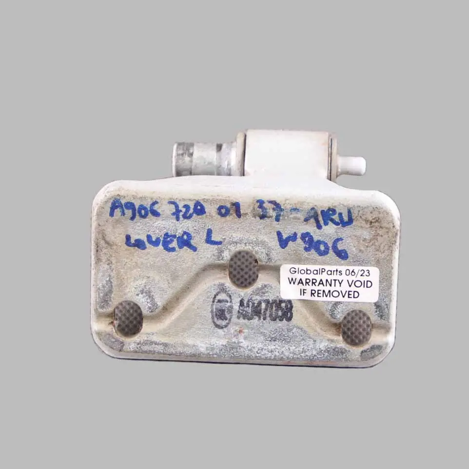 Cerniera porta anteriore sinistra inferiore bianco artico - 9147 per Mercedes W906 con numero di parte A9067200137 Mercedes W906 Cerniera porta anteriore sinistra inferiore bianco artico - 9147 - SKU A9067200137-ARW - Numero di parte A9067200137