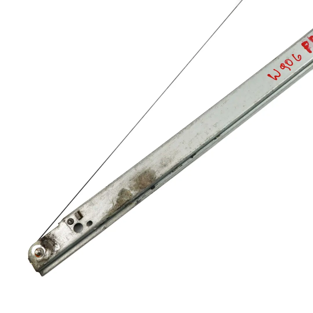 Podnośnik szyby prawy przód do Mercedes Sprinter W906 o numerze A9067200146 Mercedes Sprinter W906 Podnośnik szyby prawy przód - SKU A9067200146 - Numer Części A9067200146