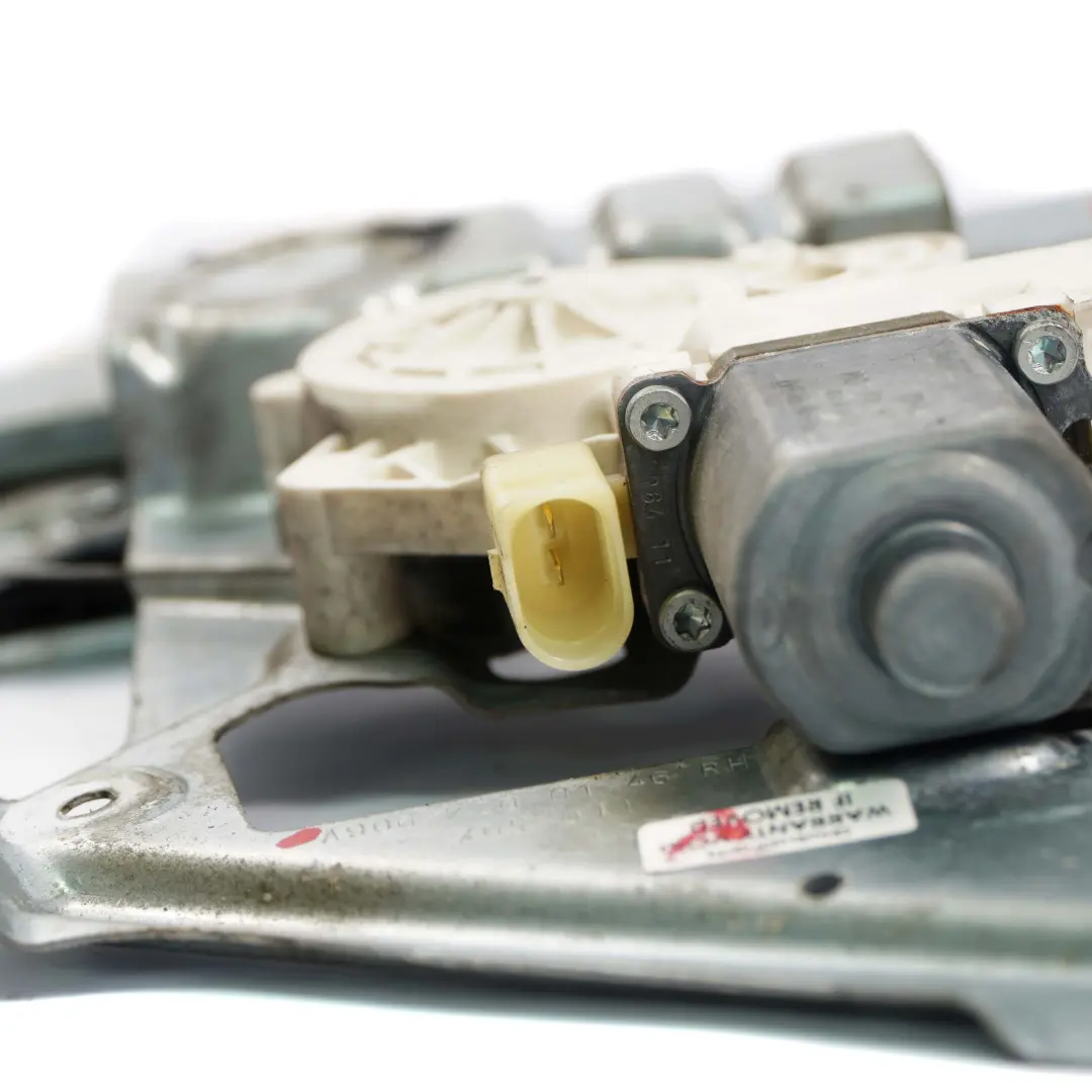 Podnośnik szyby prawy przód do Mercedes Sprinter W906 o numerze A9067200146 Mercedes Sprinter W906 Podnośnik szyby prawy przód - SKU A9067200146 - Numer Części A9067200146