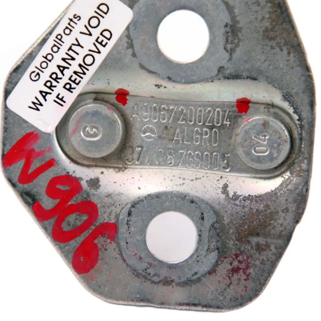 Hintere Türverriegelung Schließblech für Mercedes Sprinter W906 mit Teilenummer A9067200204 Mercedes Sprinter W906 Hintere Türverriegelung Schließblech - SKU A9067200204 - Teilenummer A9067200204