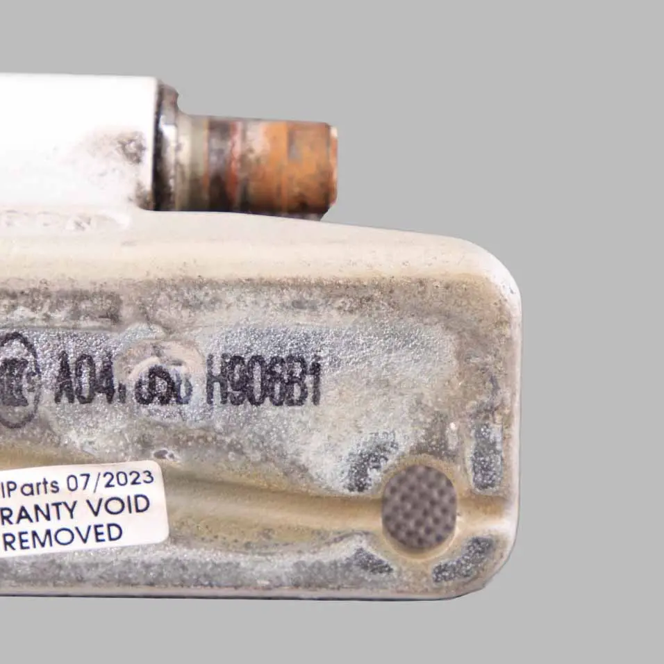 Door Hinge Front Right O/S Upper Hinge White to Mercedes Sprinter W906 with Part number A9067200237 Mercedes Sprinter W906 Door Hinge Front Right O/S Upper Hinge White - SKU A9067200237-WHI - Part number A9067200237