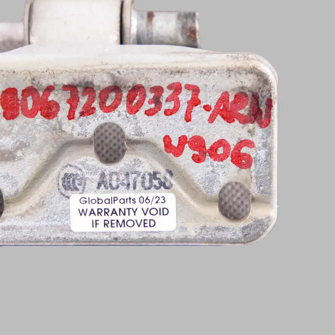 Charnière Porte Avant Droite Inférieure Blanc Arctique pour Mercedes W906 à propos du numéro de pièce A9067200337 Mercedes W906 Charnière Porte Avant Droite Inférieure Blanc Arctique - SKU A9067200337-ARW - Numéro de pièce A9067200337