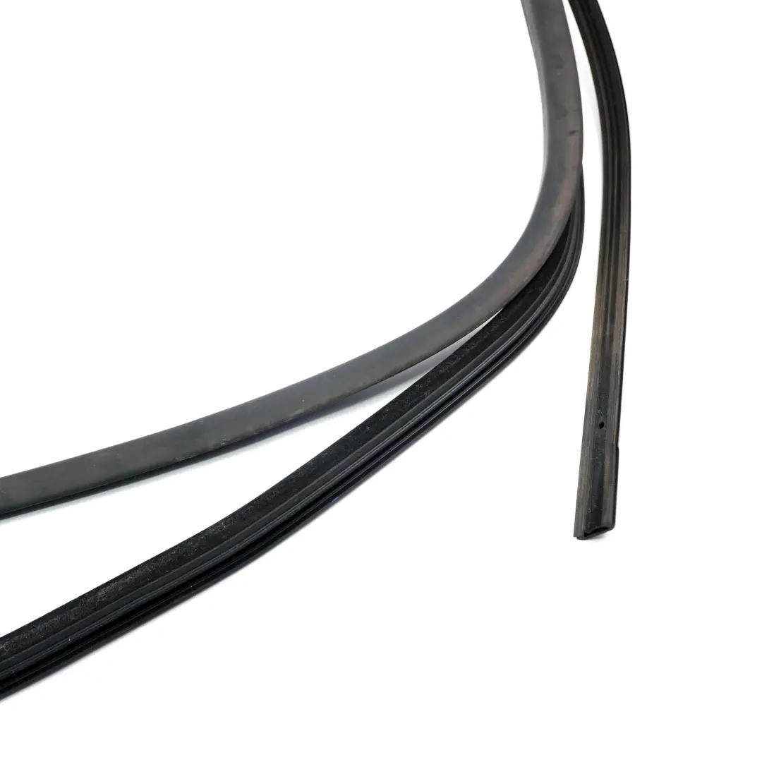 Joint d'étanchéité vitre porte avant gauche pour Mercedes Sprinter W906 à propos du numéro de pièce A9067200817 Mercedes Sprinter W906 Joint d'étanchéité vitre porte avant gauche - SKU A9067200817 - Numéro de pièce A9067200817