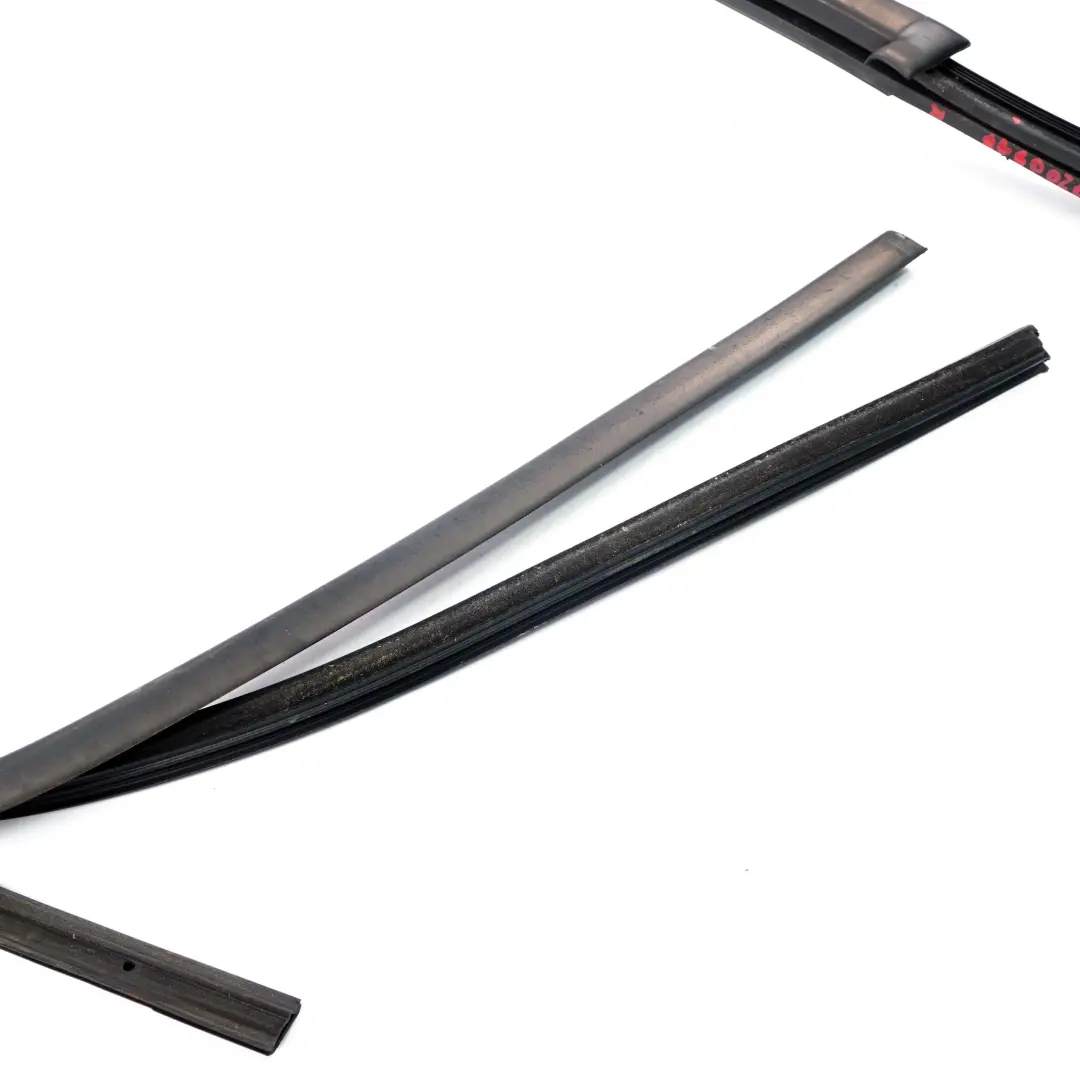 Joint d'etancheite de la fenetre porte avant droite pour Mercedes Sprinter W906 à propos du numéro de pièce A9067200917 Mercedes Sprinter W906 Joint d'etancheite de la fenetre porte avant droite - SKU A9067200917 - Numéro de pièce A9067200917