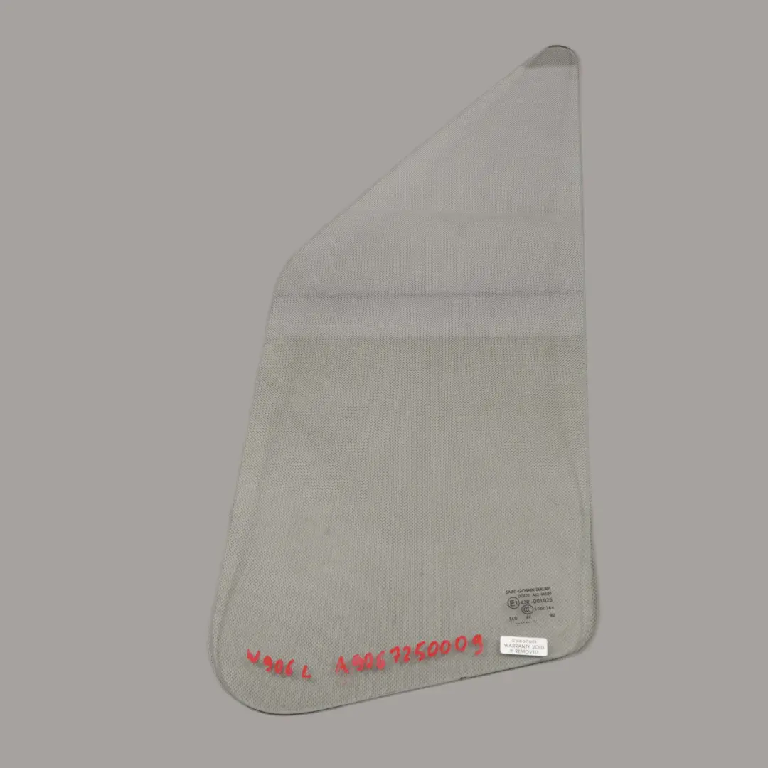 Glace de porte avant gauche AS2 Crystal Clear pour Mercedes Sprinter W906 à propos du numéro de pièce A9067250009 Mercedes Sprinter W906 Glace de porte avant gauche AS2 Crystal Clear - SKU A9067250009 - Numéro de pièce A9067250009