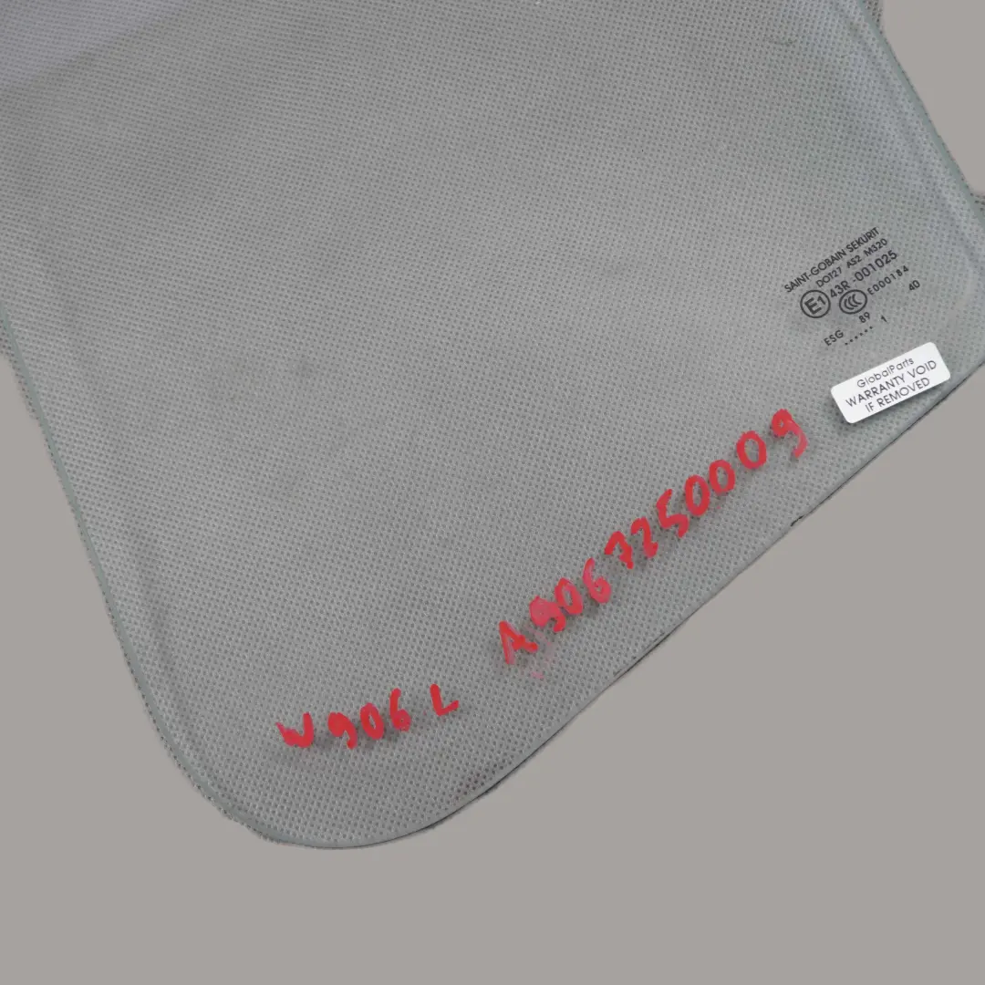 Glace de porte avant gauche AS2 Crystal Clear pour Mercedes Sprinter W906 à propos du numéro de pièce A9067250009 Mercedes Sprinter W906 Glace de porte avant gauche AS2 Crystal Clear - SKU A9067250009 - Numéro de pièce A9067250009