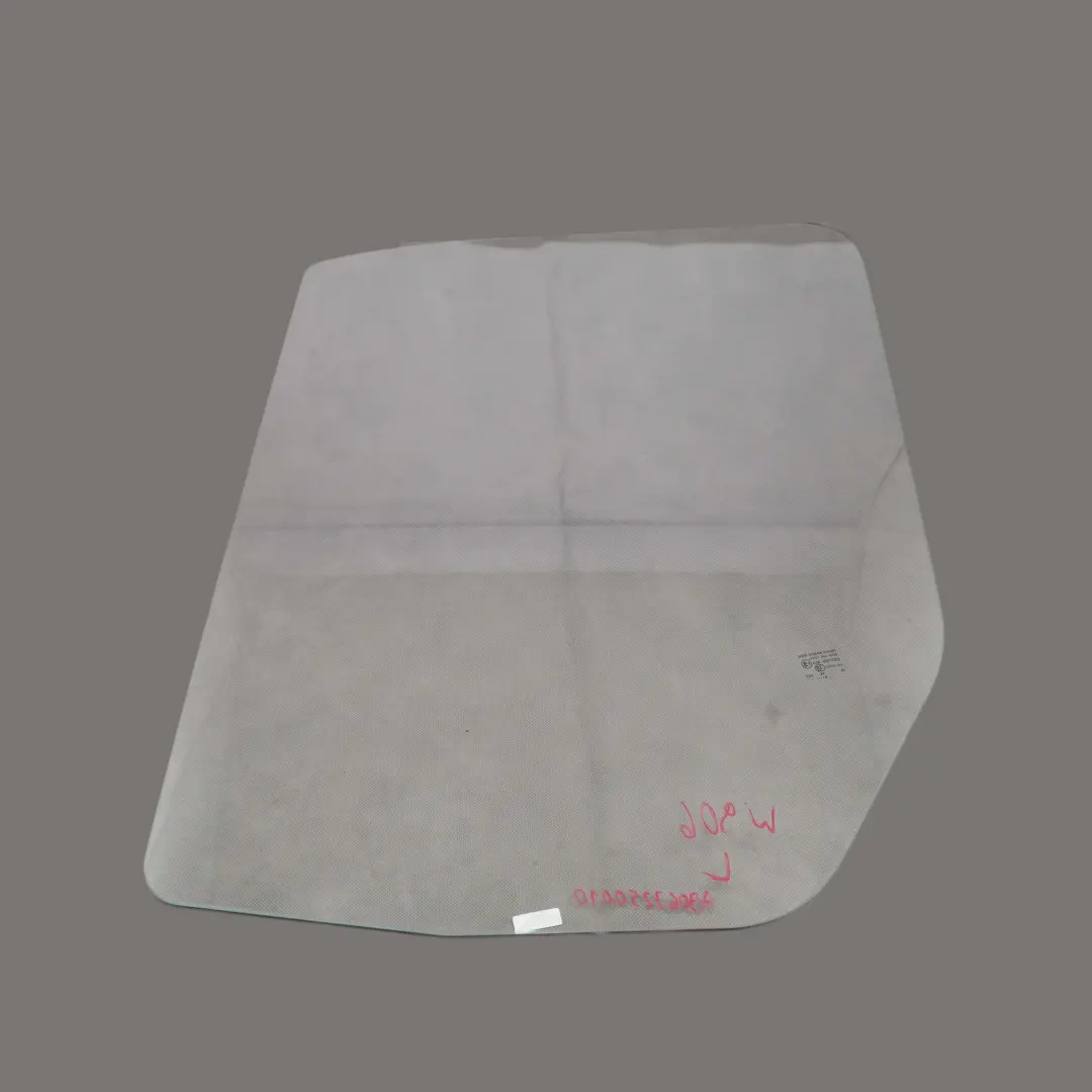 W906, vitre avant gauche de la fenêtre de porte AS2 transparente. pour Mercedes à propos du numéro de pièce A9067250010 Mercedes W906, vitre avant gauche de la fenêtre de porte AS2 transparente. - SKU A9067250010 - Numéro de pièce A9067250010