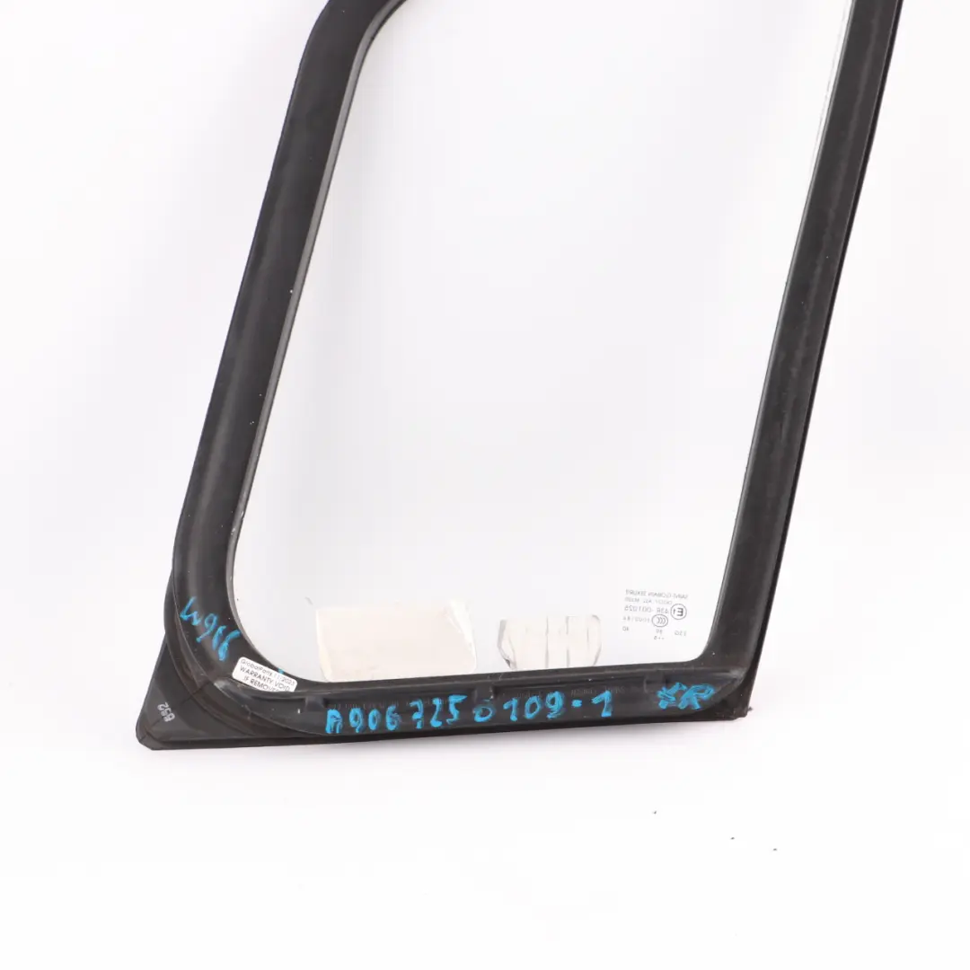 Finestra Anteriore Destra Quartiere Vetro AS2 per Mercedes Sprinter W906 con numero di parte A9067250109 Mercedes Sprinter W906 Finestra Anteriore Destra Quartiere Vetro AS2 - SKU A9067250109-1 - Numero di parte A9067250109