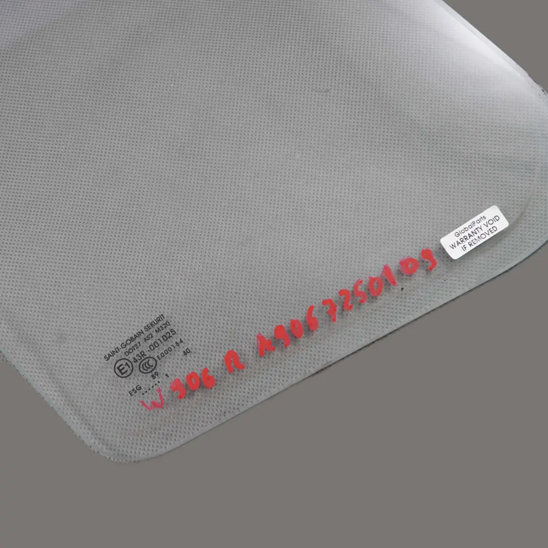 Vitre De Porte Avant Droite AS2 Crystal Clear pour Mercedes Sprinter W906 à propos du numéro de pièce A9067250109 Mercedes Sprinter W906 Vitre De Porte Avant Droite AS2 Crystal Clear - SKU A9067250109 - Numéro de pièce A9067250109