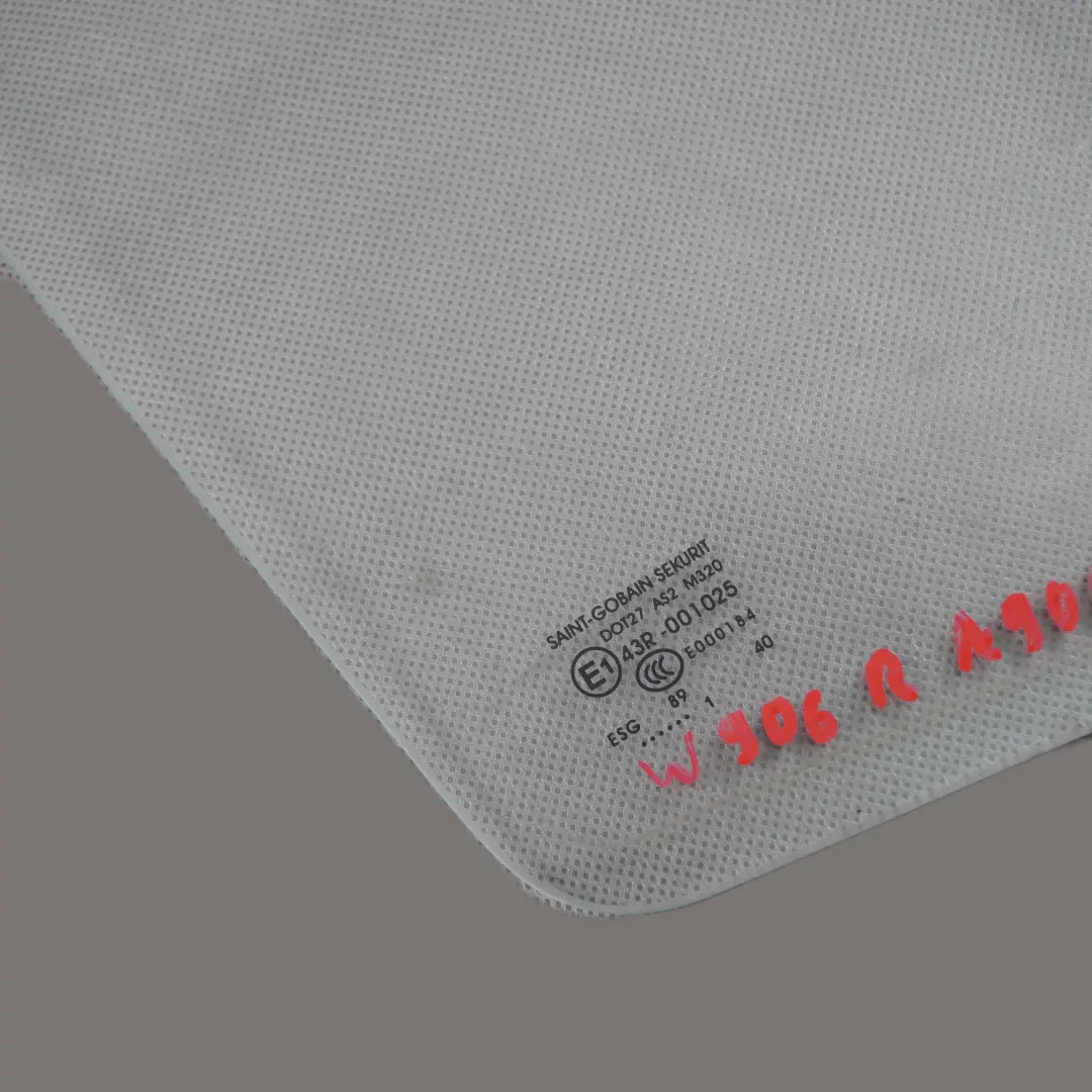 Vitre De Porte Avant Droite AS2 Crystal Clear pour Mercedes Sprinter W906 à propos du numéro de pièce A9067250109 Mercedes Sprinter W906 Vitre De Porte Avant Droite AS2 Crystal Clear - SKU A9067250109 - Numéro de pièce A9067250109