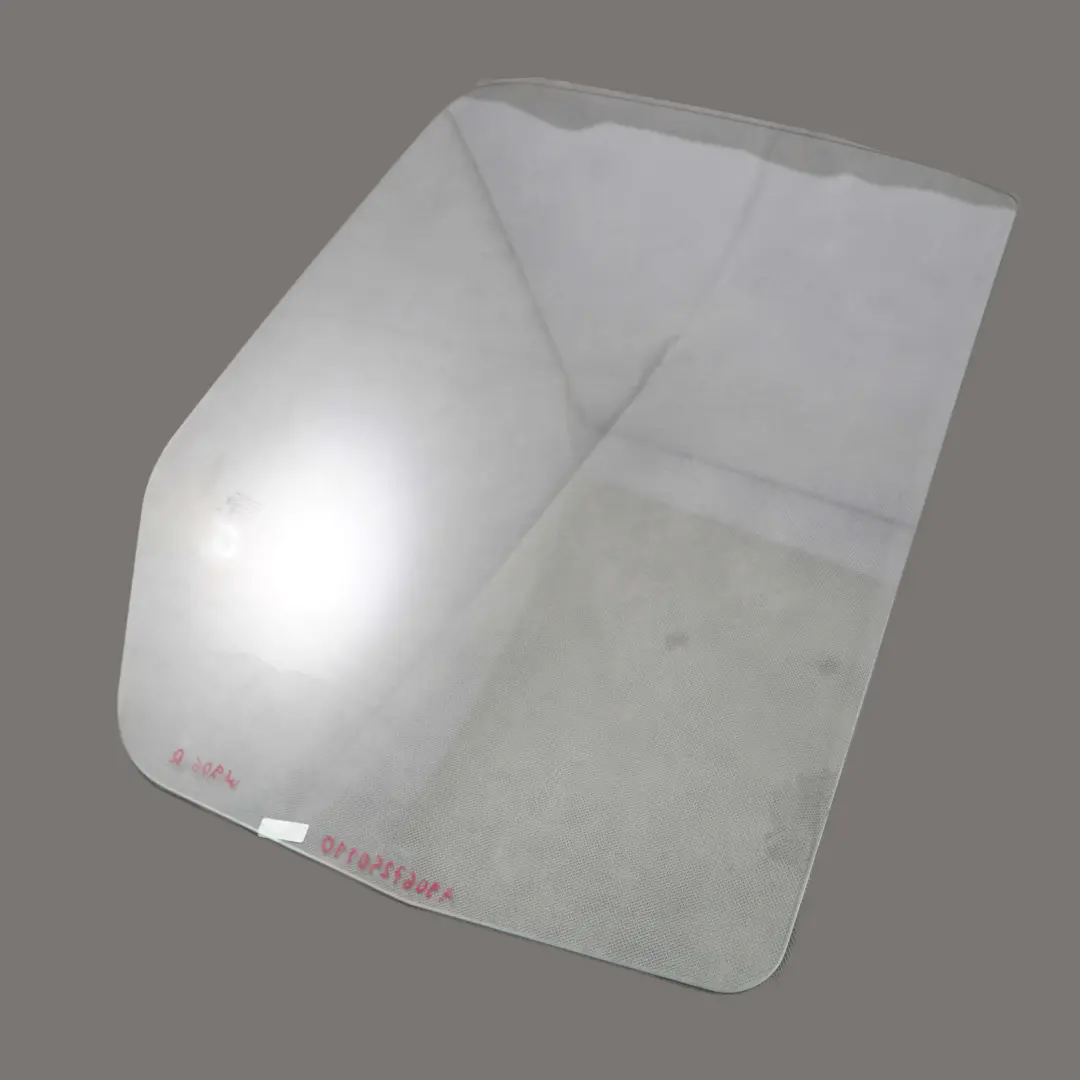 Cristal Puerta Delantera Derecha Cristal Transparente para Mercedes Sprinter W906 con número de pieza A9067250110 Mercedes Sprinter W906 Cristal Puerta Delantera Derecha Cristal Transparente - SKU A9067250110 - Número de pieza A9067250110